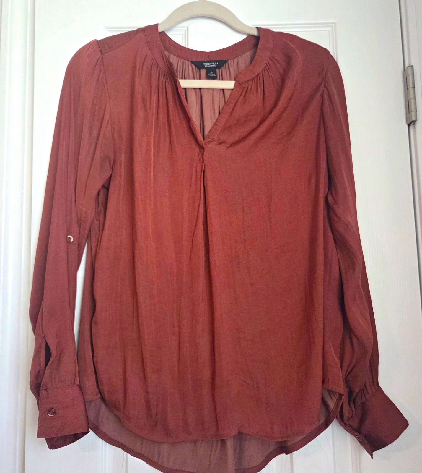 Simply Vera Vera Wang Satin Blouse Size S Rust Orange Split V-Neck Boho-Chic