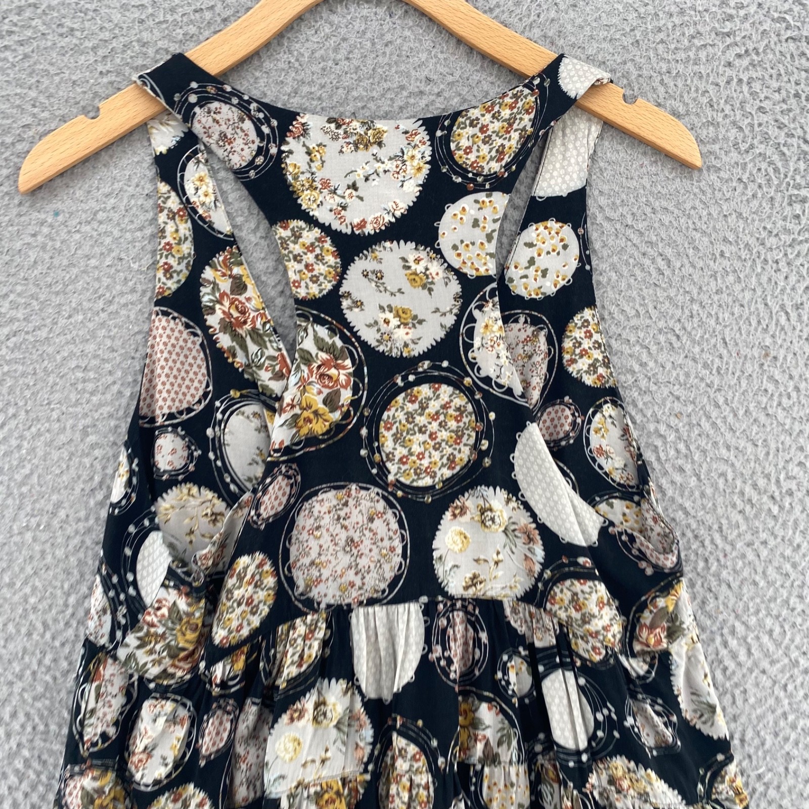 Ivy Jane Top Womens Medium Multi Floral Beaded Broach Deep V Tiered Hem Topper