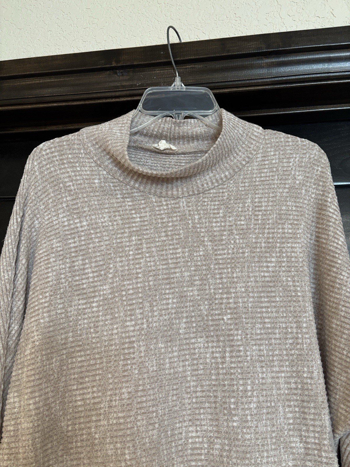 Hem and Thread Tan/White Long Sleeve Top Women’s Size Medium