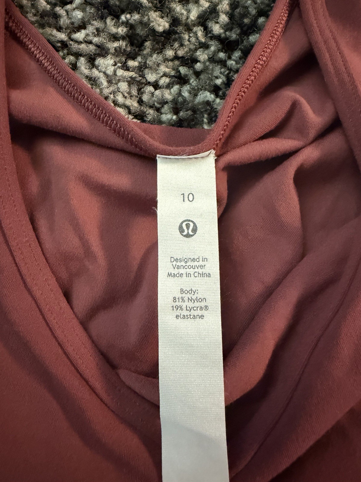 Lululemon Women’s Pink Cropped V-Neck Short Sleeve Jersey Tee Nylon/Lycra 10