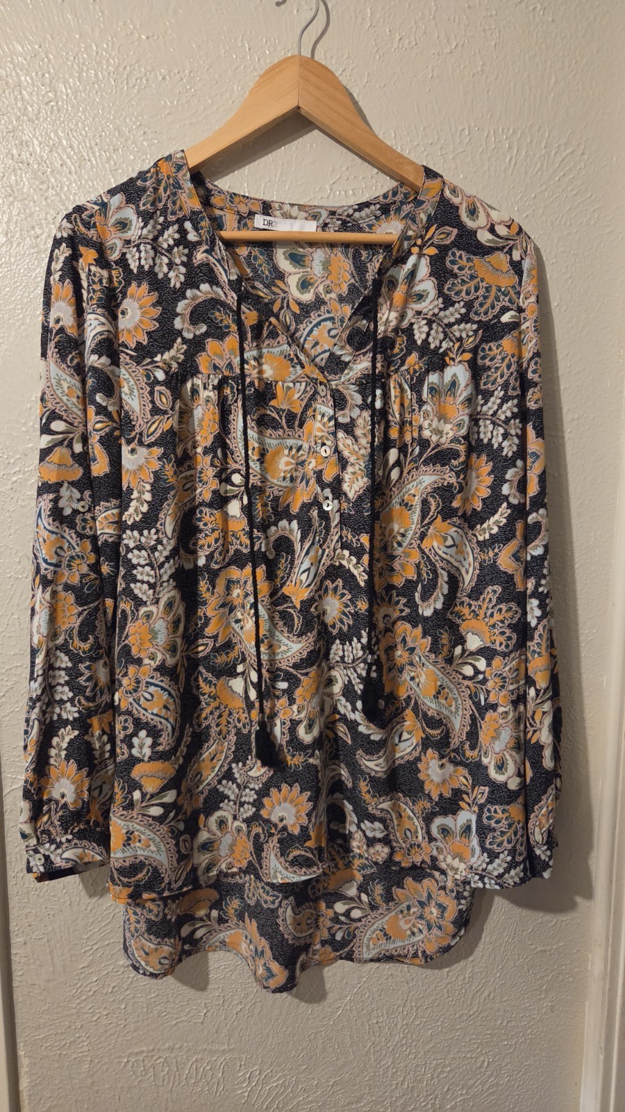 DR2 Women’s Black Paisley Floral Tie Neck Blouse With Orange Accents Size Medium