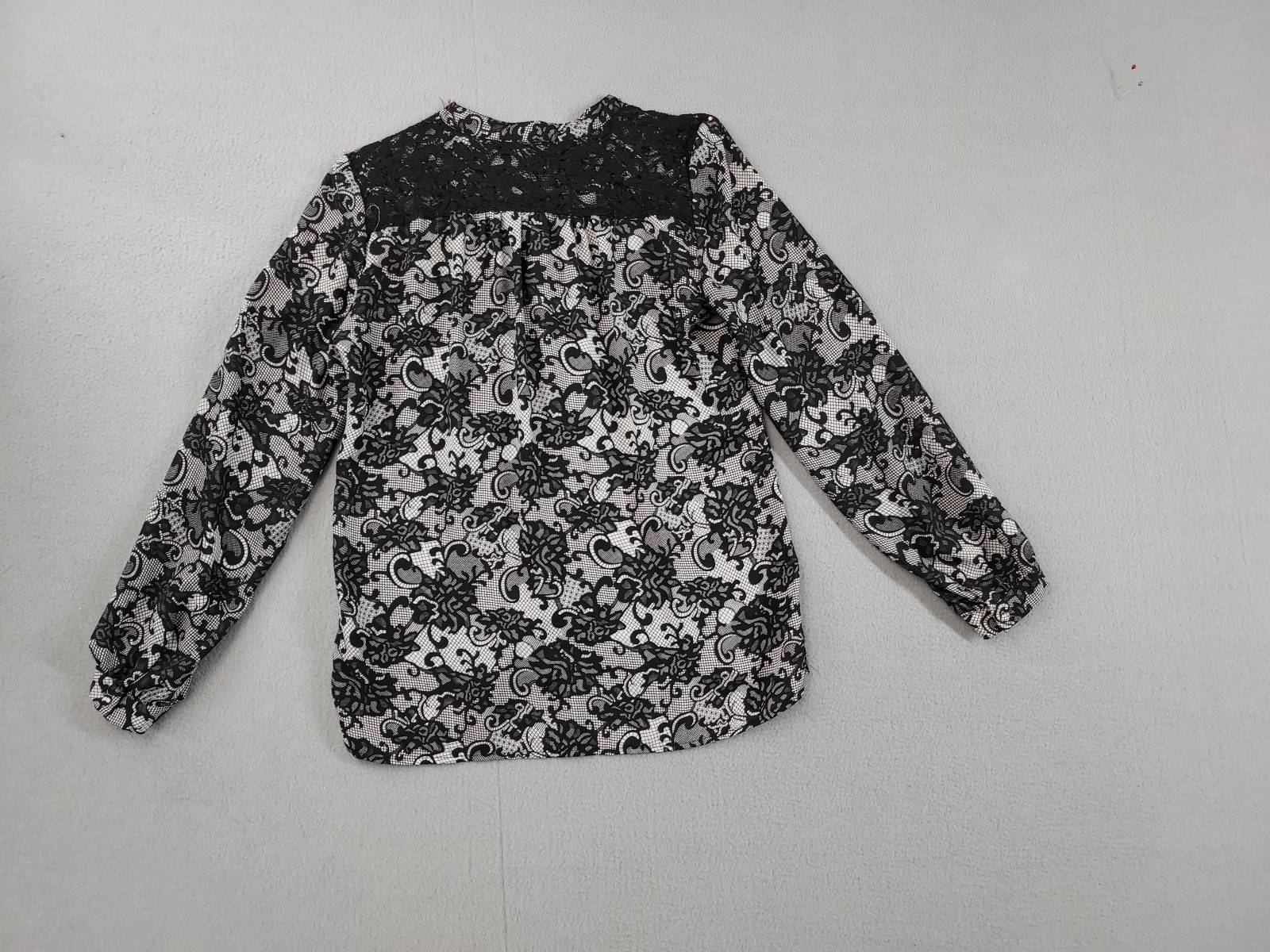 Covington Women Shirt Top M Black White Floral Button Up Lace Detail Casual
