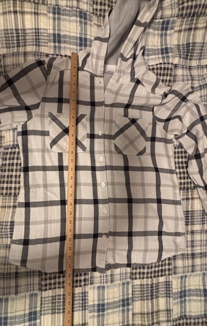 Womans Columbia ® button front Shirt black and white hood & pockets Medium