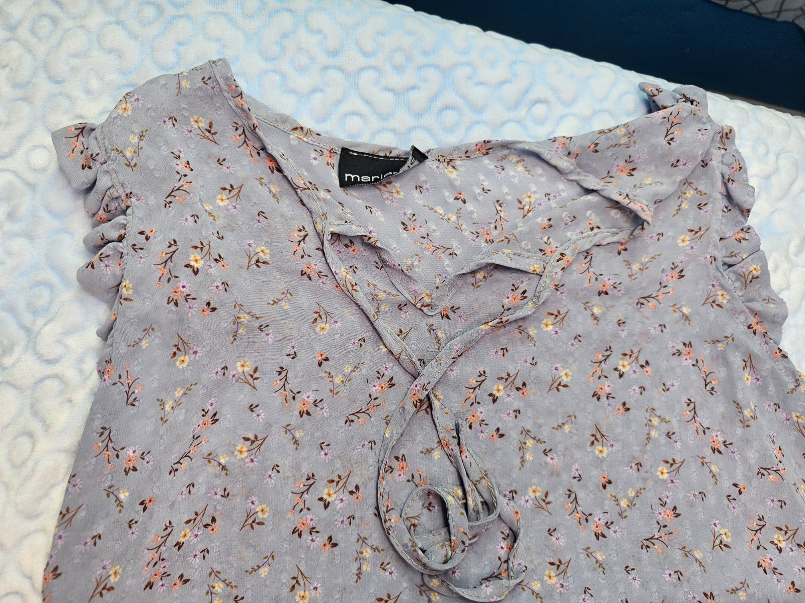 Blouse with Floral print – Fresh and Lightweight- Size M