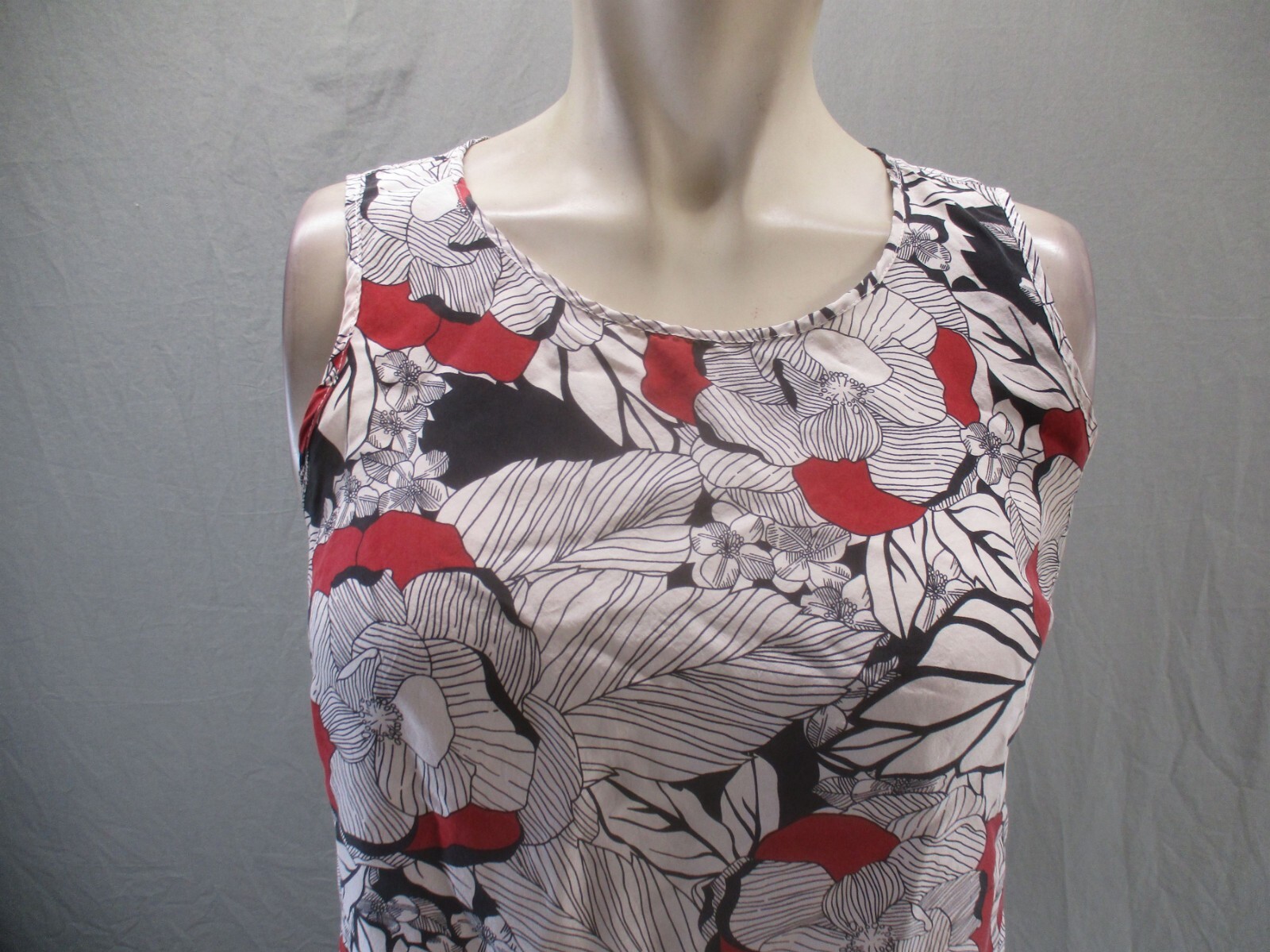 New York&Company Size 2 Womens 100% Silk Sleeveless Back Keyhole Slim Blouse 187