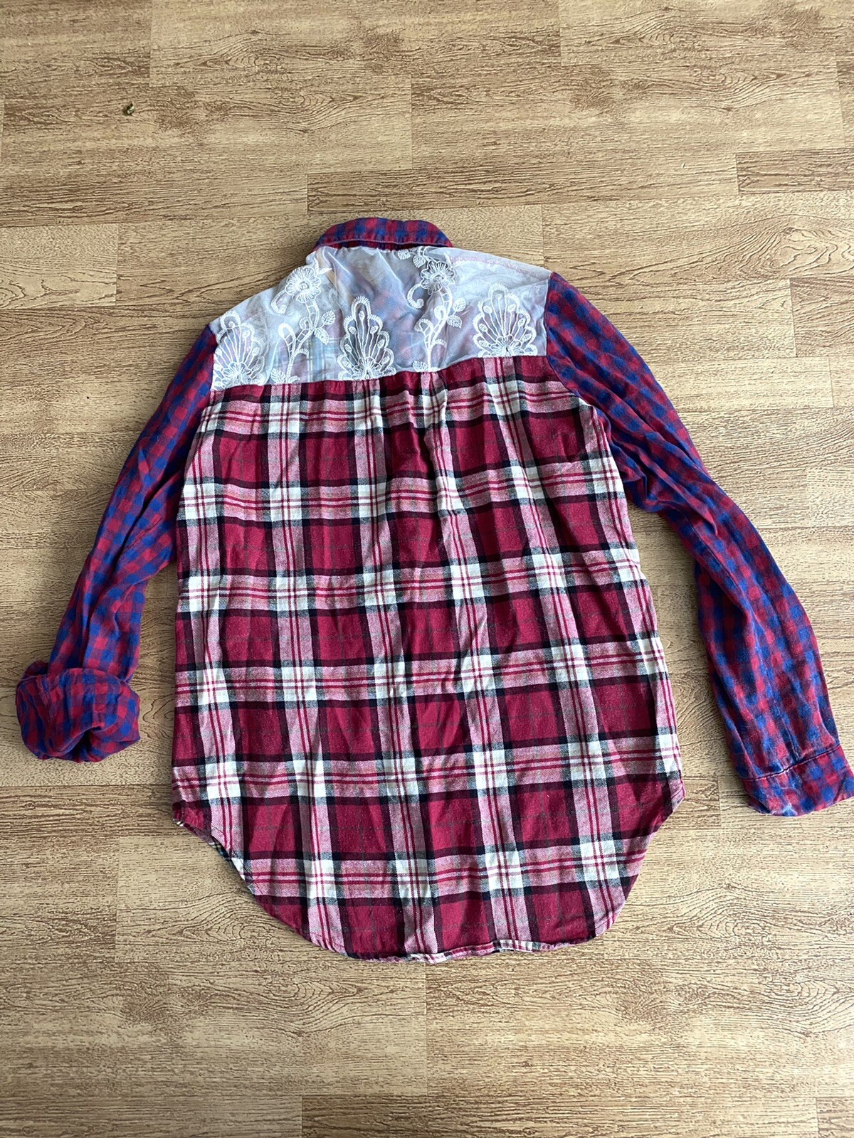 Taylor & Sage Womens Plaid Flannel & Lace Shoulder Long Sleeve Shirt Size M