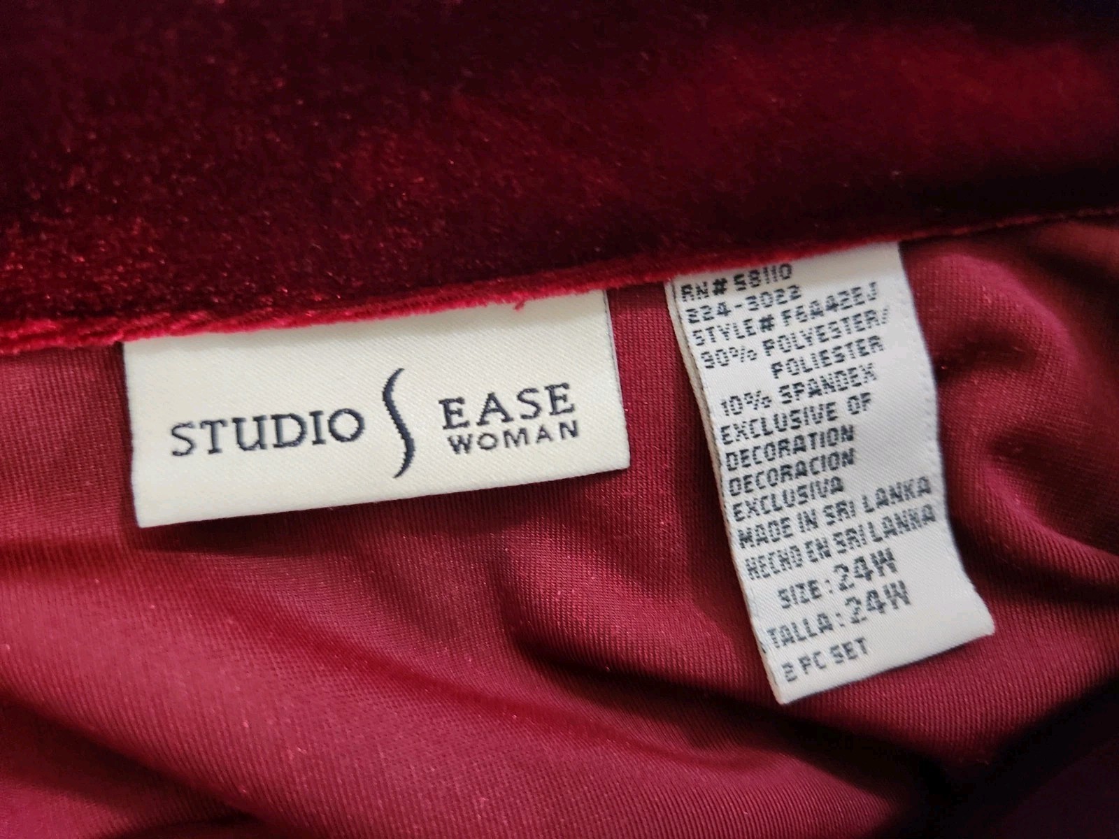 Studio Ease Burgandy Velour Top Blouse 24W Floral Embroidered Hem Button Accents