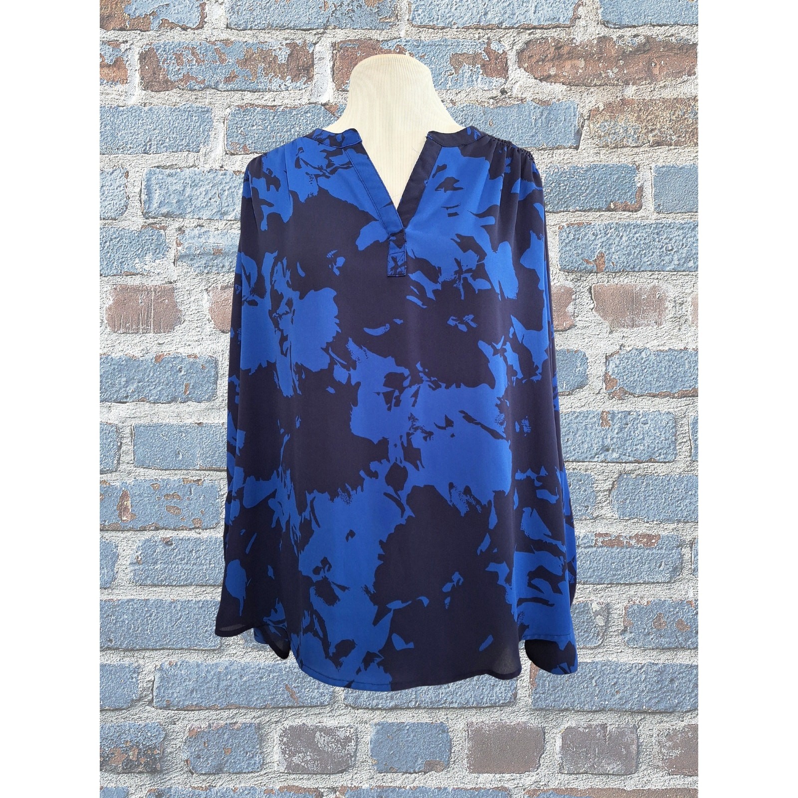 Simply Vera – Vera Wang Blue & Black Roll‑Tab Sleeve Blouse | Size Large