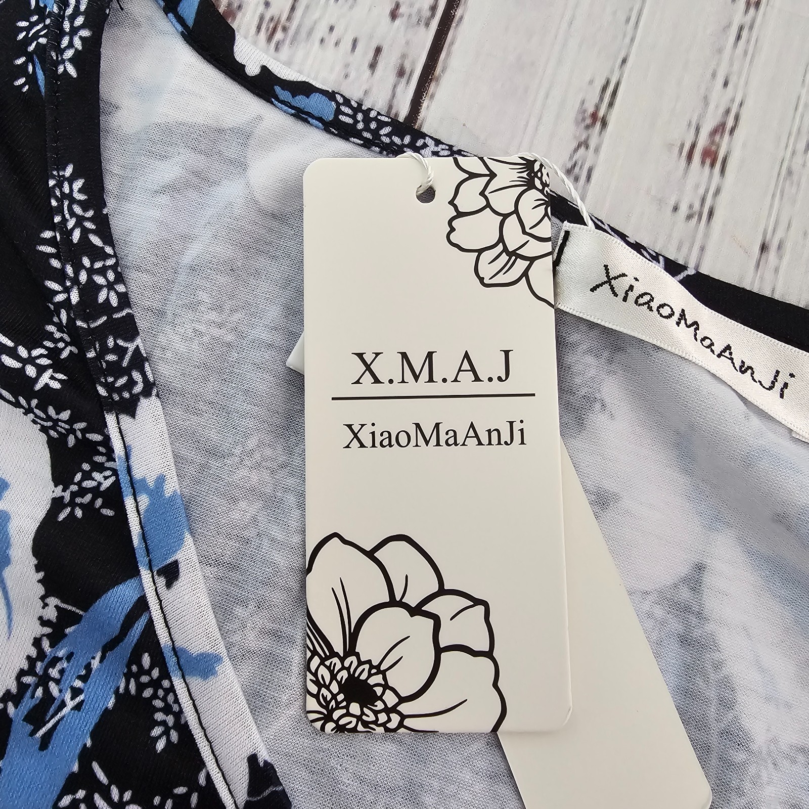 NWT XiaoMaAnJi Black Blue Floral Sleeveless V Neck Dolphin Hem Tank Blouse 1X