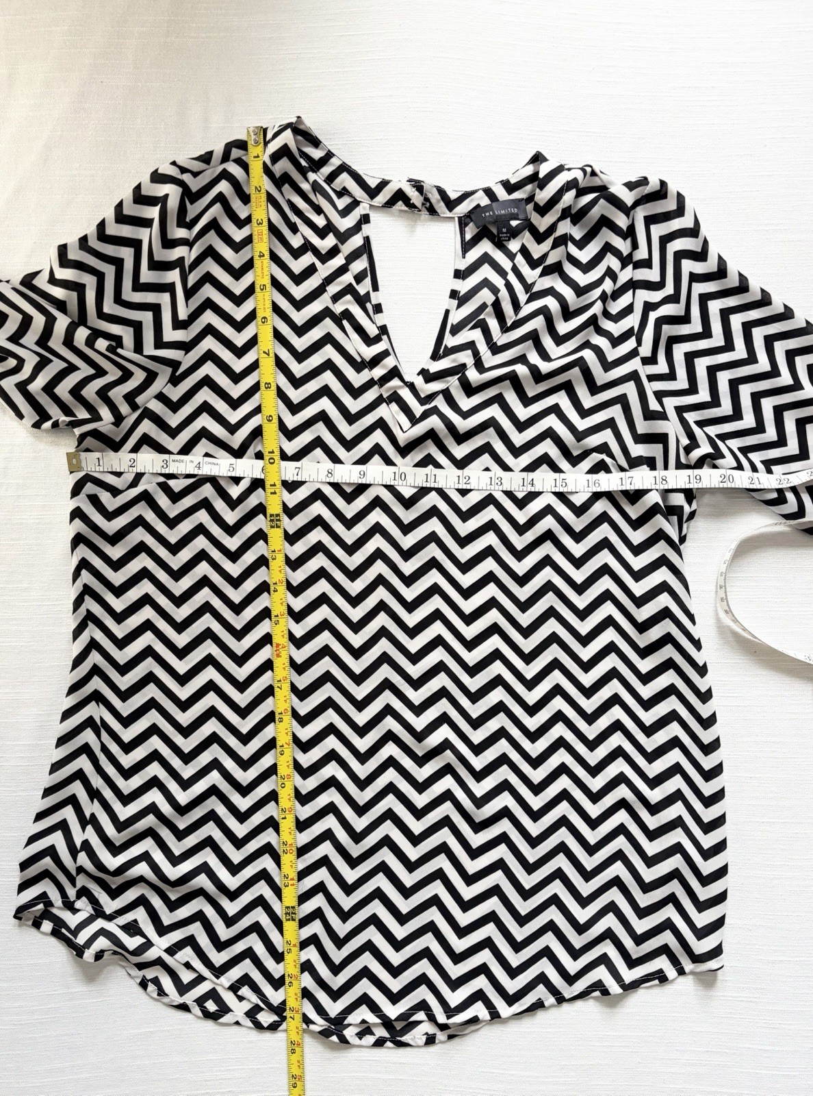 The Limited Women’s Black/White Chevron V-Neck Keyhole 3/4 Sleeve Blouse M y2k