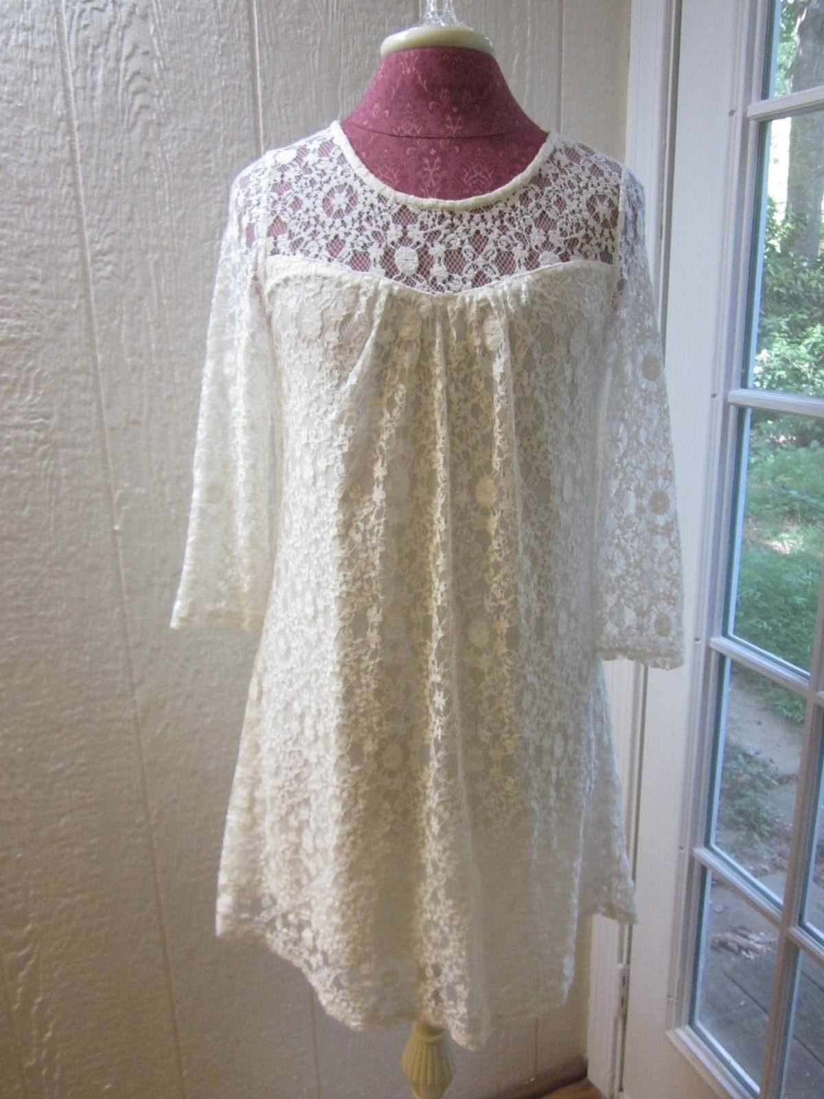 Monteau Ivory Floral Lace Crewneck 3/4 Sleeve Below Hip Blouse Women’s S