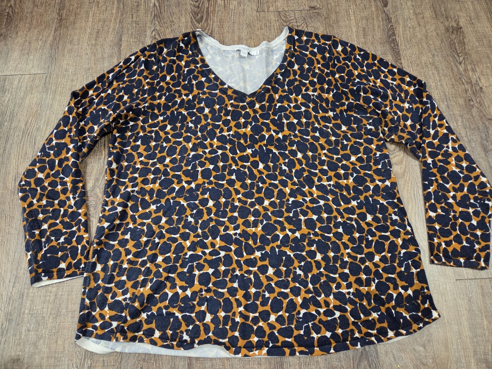 Chico’s Animal Print Stretch Thin Sweater Blouse V-Neck Long Sleeve 3 XL 16/18