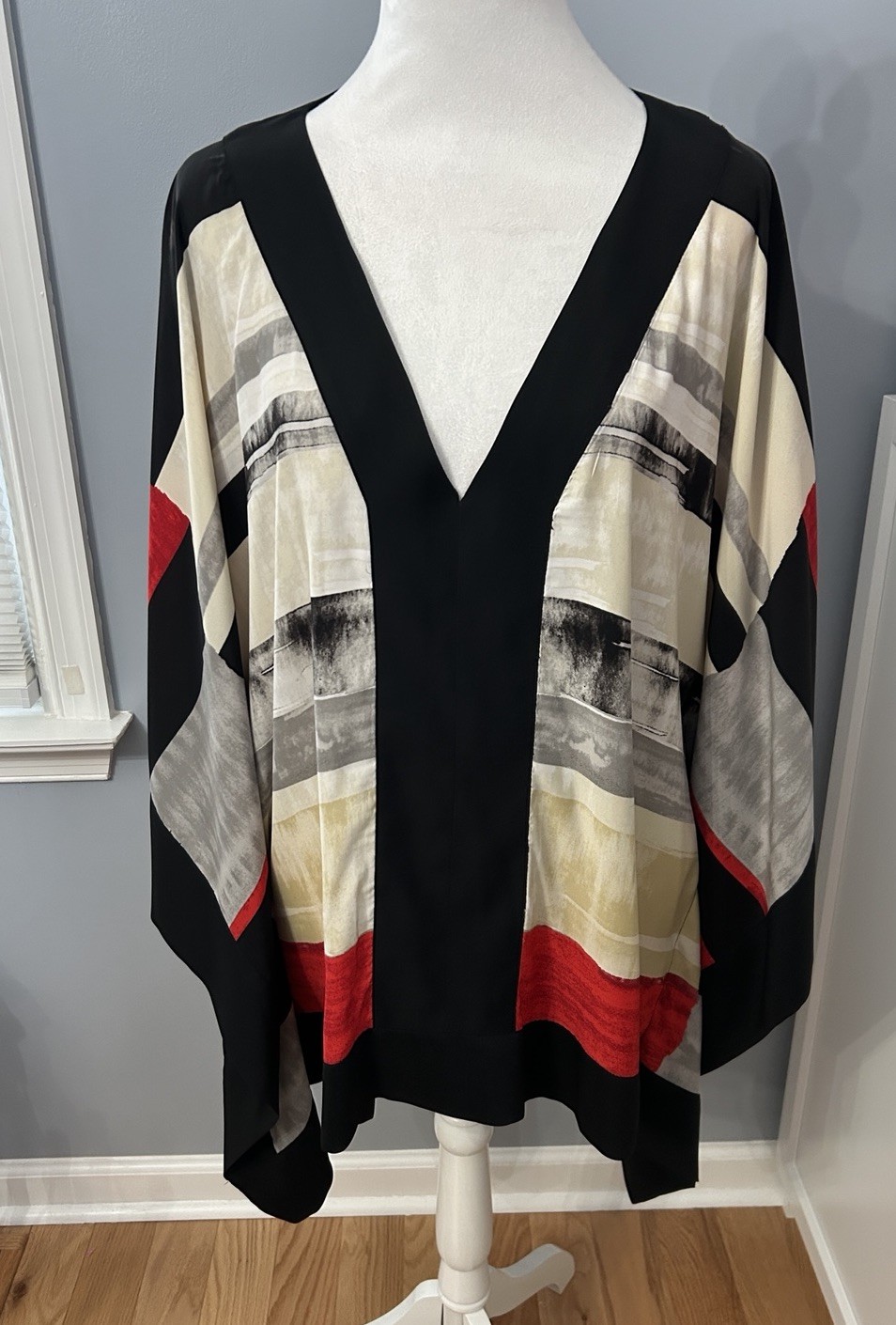 Chico’s Women’s Poncho Batwing Top S/M Black Cream Abstract Print Boho Artsy