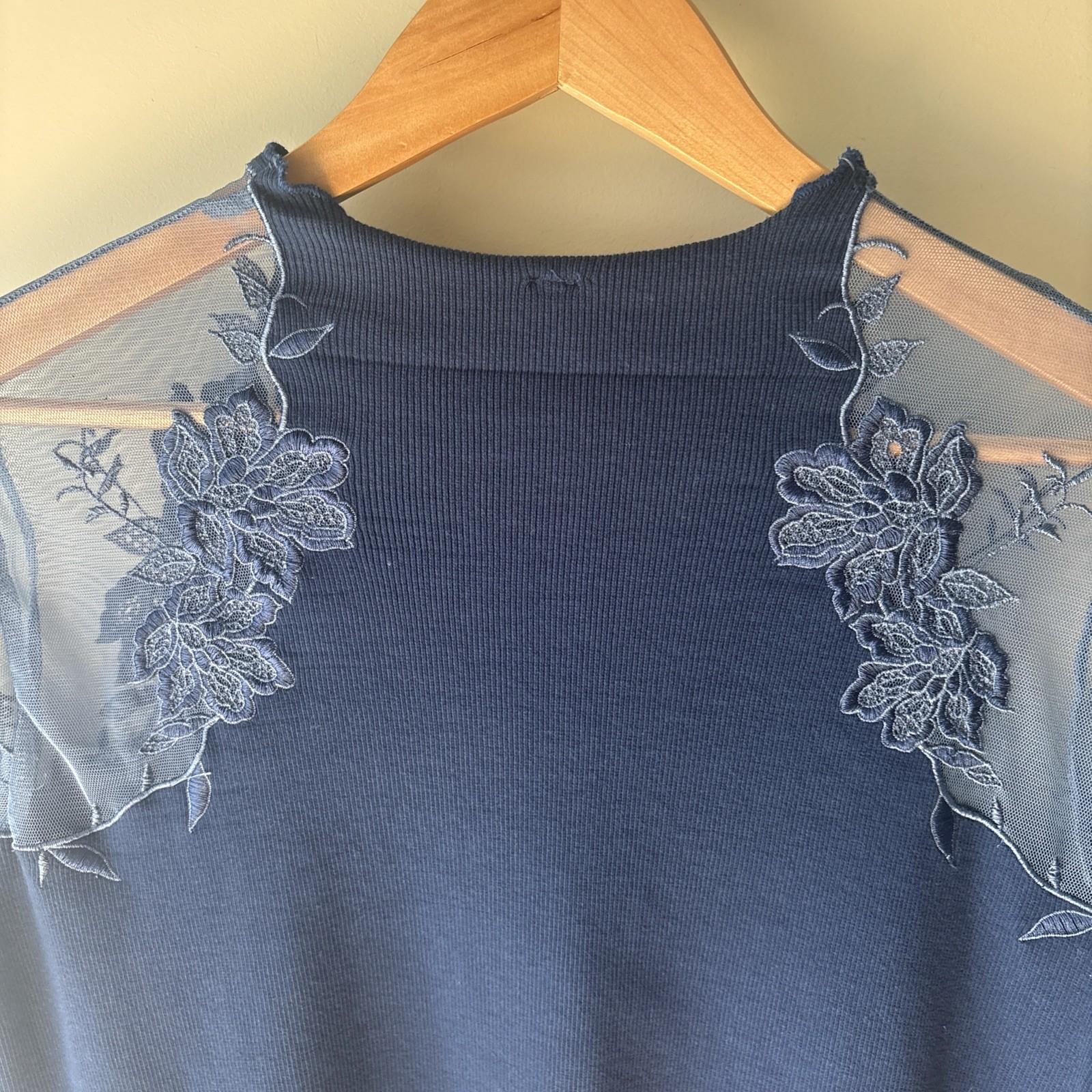 Free People Daniella lace shoulder a-line side slits long sleeve crew Top Size M