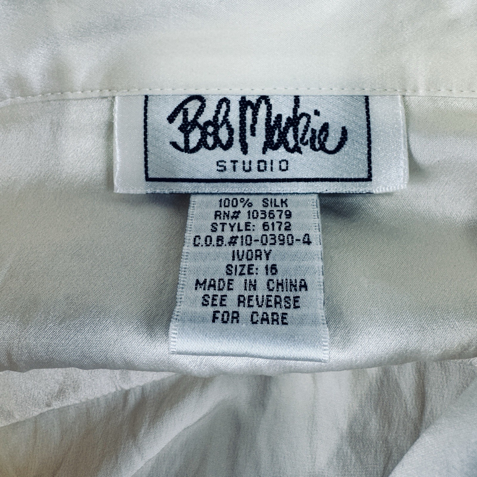 Bob Mackey 100% silk long sleeve collared button up blouse ivory cream women’s L
