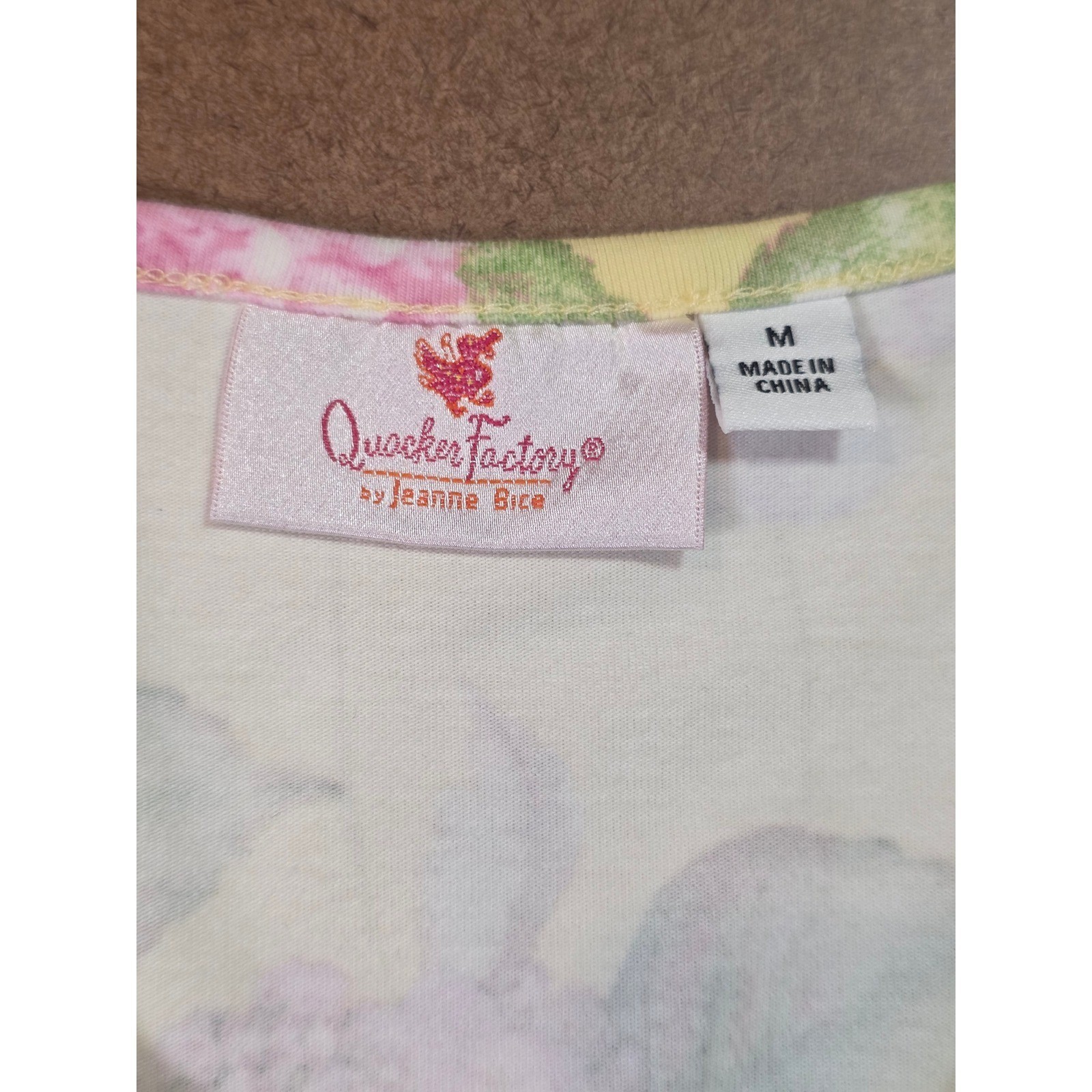 Quacker Factory Hydrangea Floral V-Neck Top Yellow 3/4 Sleeve Rhinestone Medium