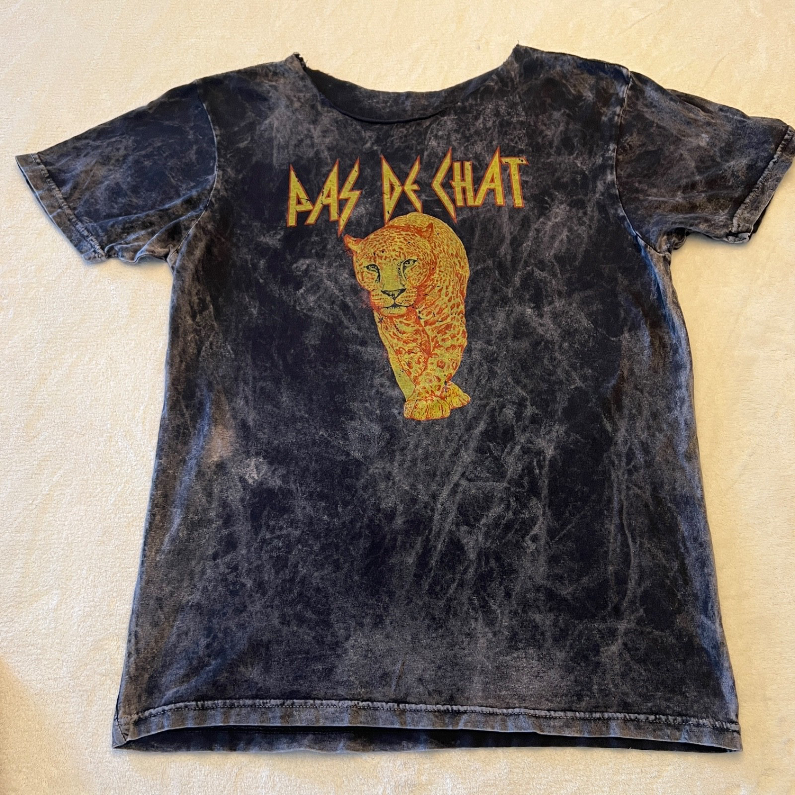 pas de chat stone wash dark grey cut out neck t-shirt with leopard