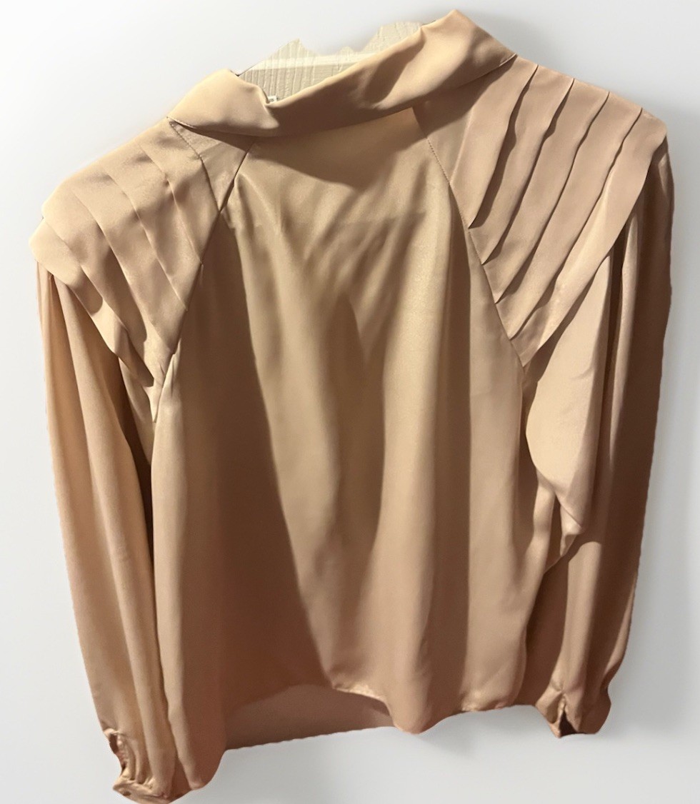 Vintage Secretary Blouse Womens 7 Beige Pleated Shoulder Button Retro Office