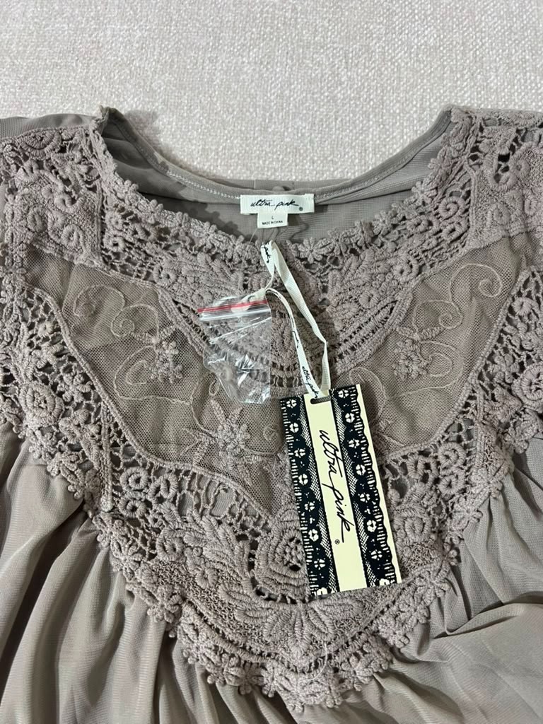 Ultra Pink Women’s Boho Lace Crochet Tunic Top Bell Sleeve Gray L NWT