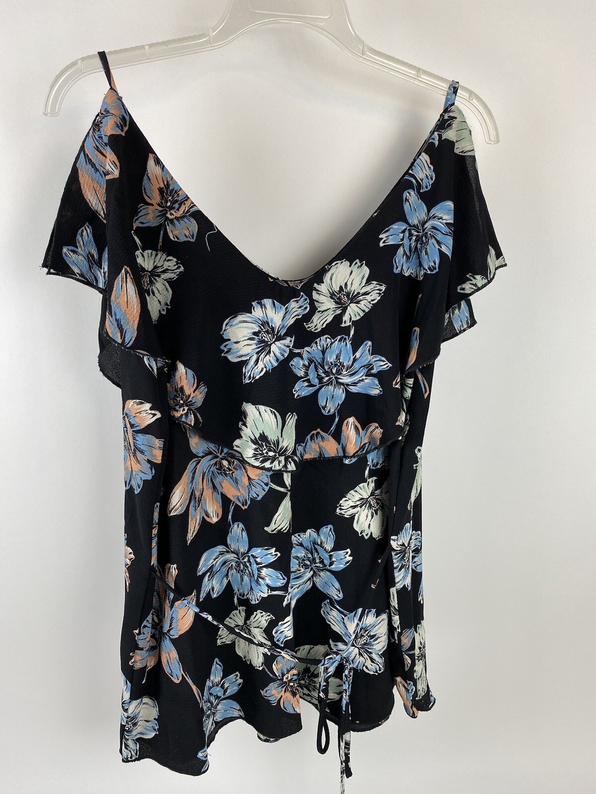 Moon Kiss women’s sleeveless black with flowers top size medium
