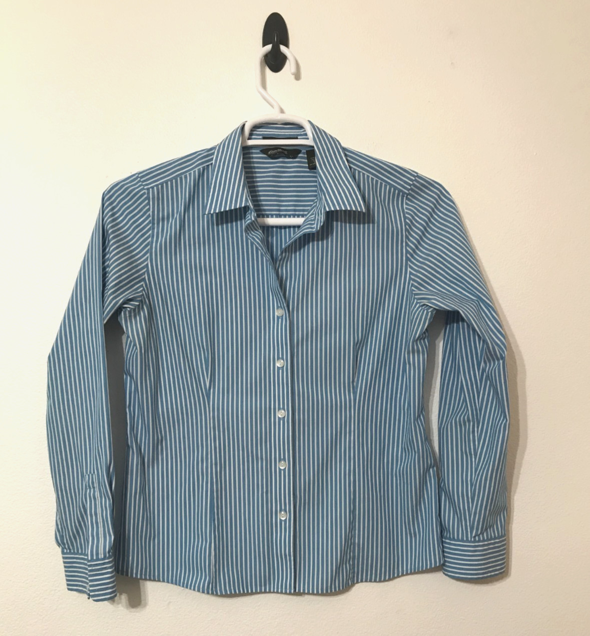 Eddie Bauer Cotton Blouse Size Medium Wrinkle Resistant Long Sleeve Fitted