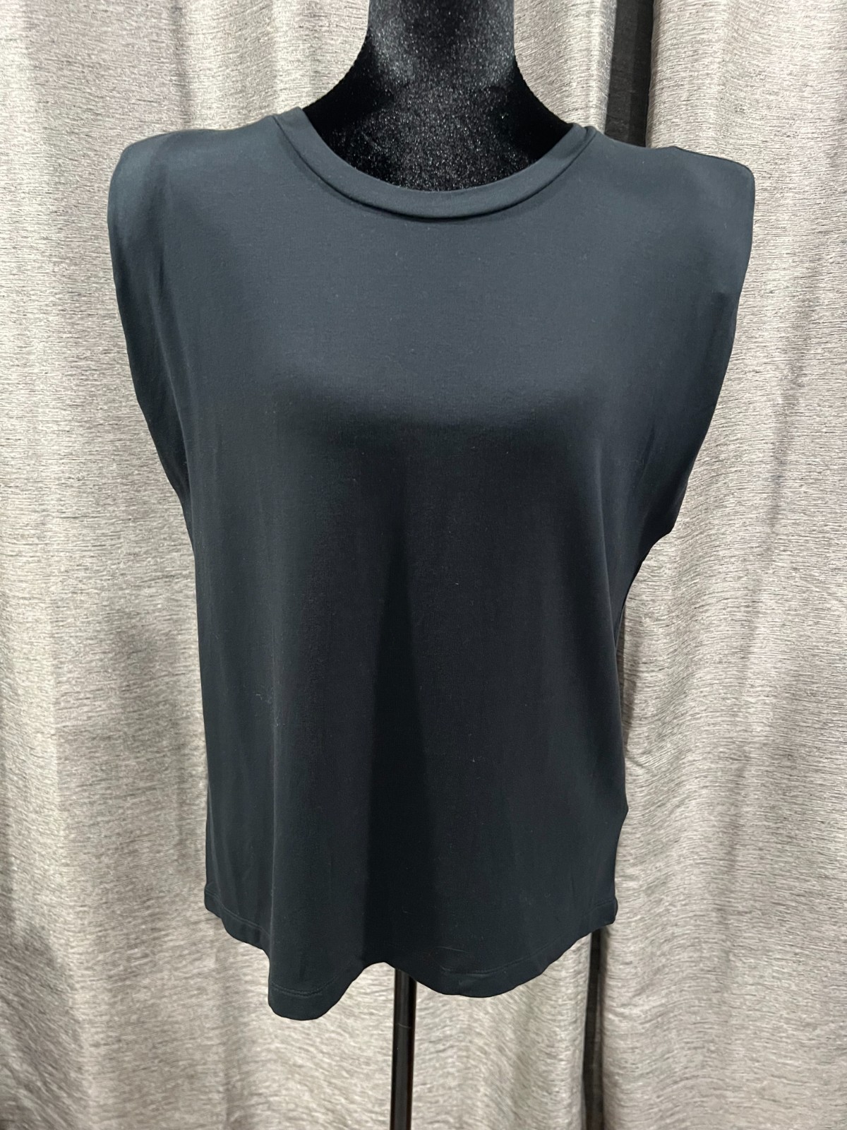 NWT The Drop women’s black padded sleeveless top round neck size S