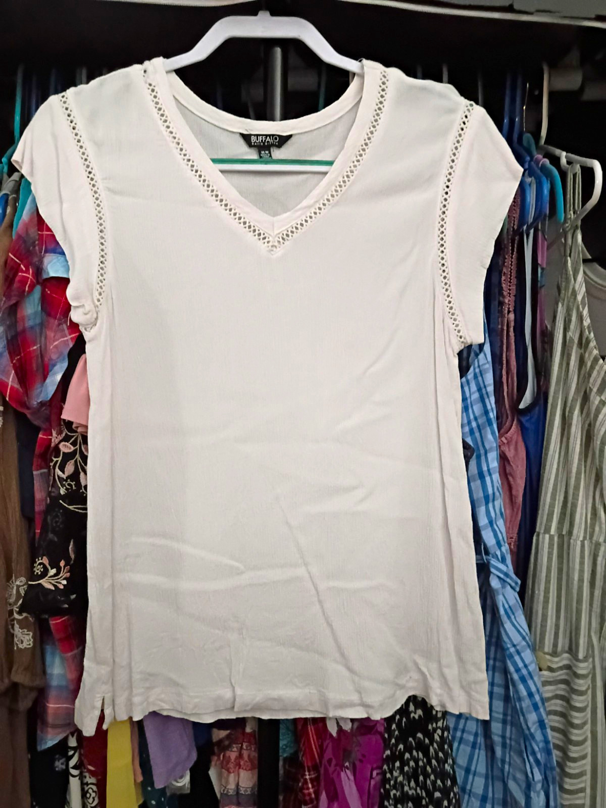 Buffalo David Bitton Women’s White V-Neck Short Sleeve T-Shirt Top M Lace