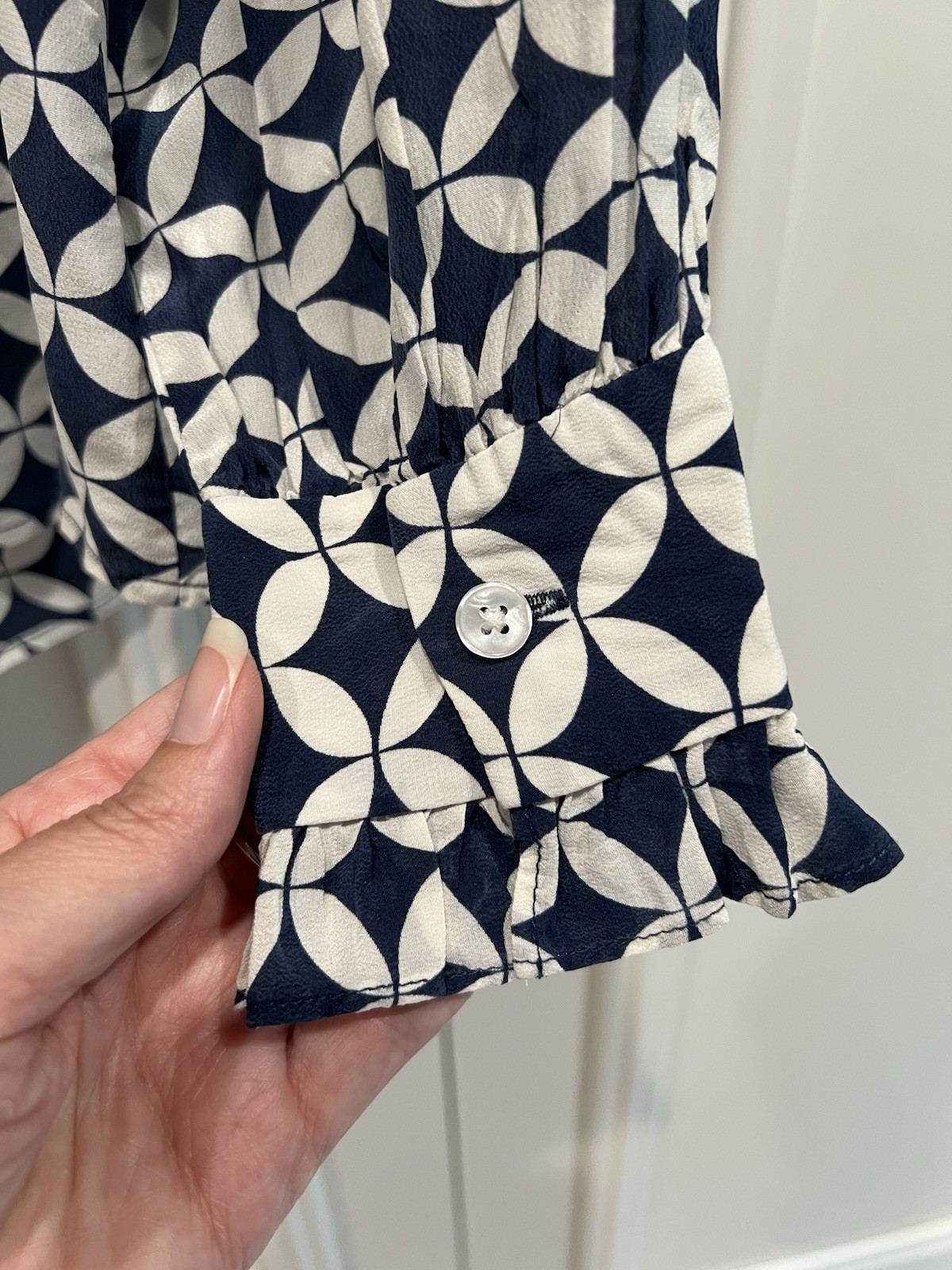 Boden Silk Ruffle Neck Button Up Shirt Size 6 Geometric Print Preppy Career