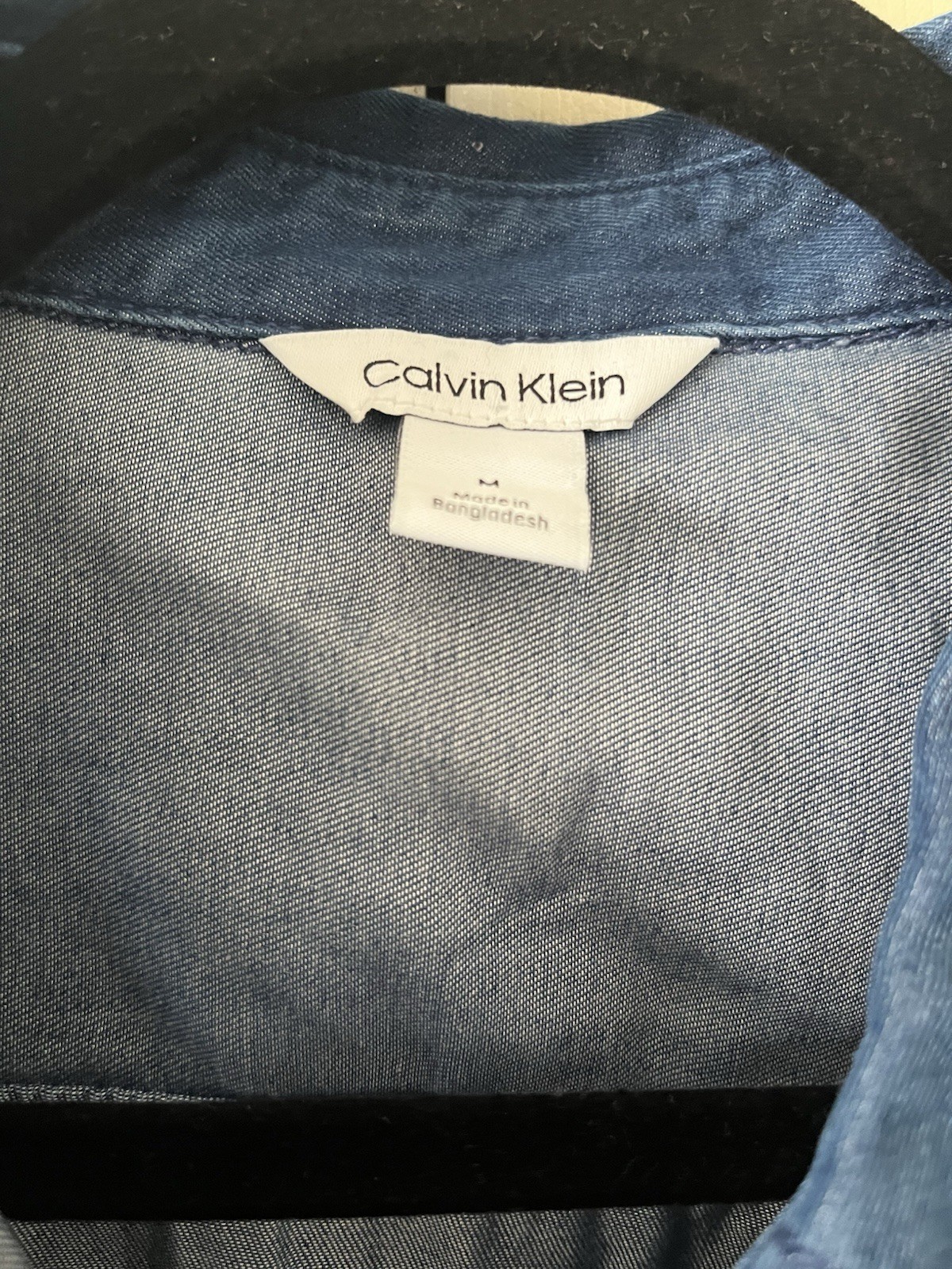 Calvin Klein Women’s Blue Denim Sleeveless Collared Button-Up Shirt Top M