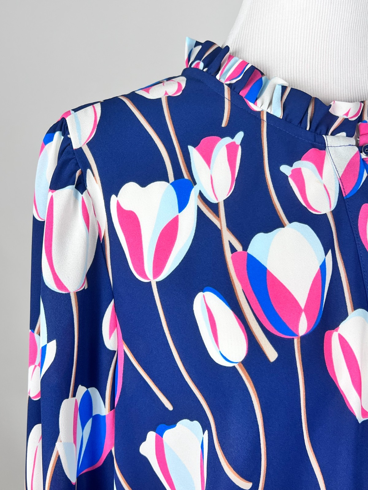TALBOTS L/S ‘Ruffle Trim Popover Blouse in Tulips’ – 1X, Pink Blue White