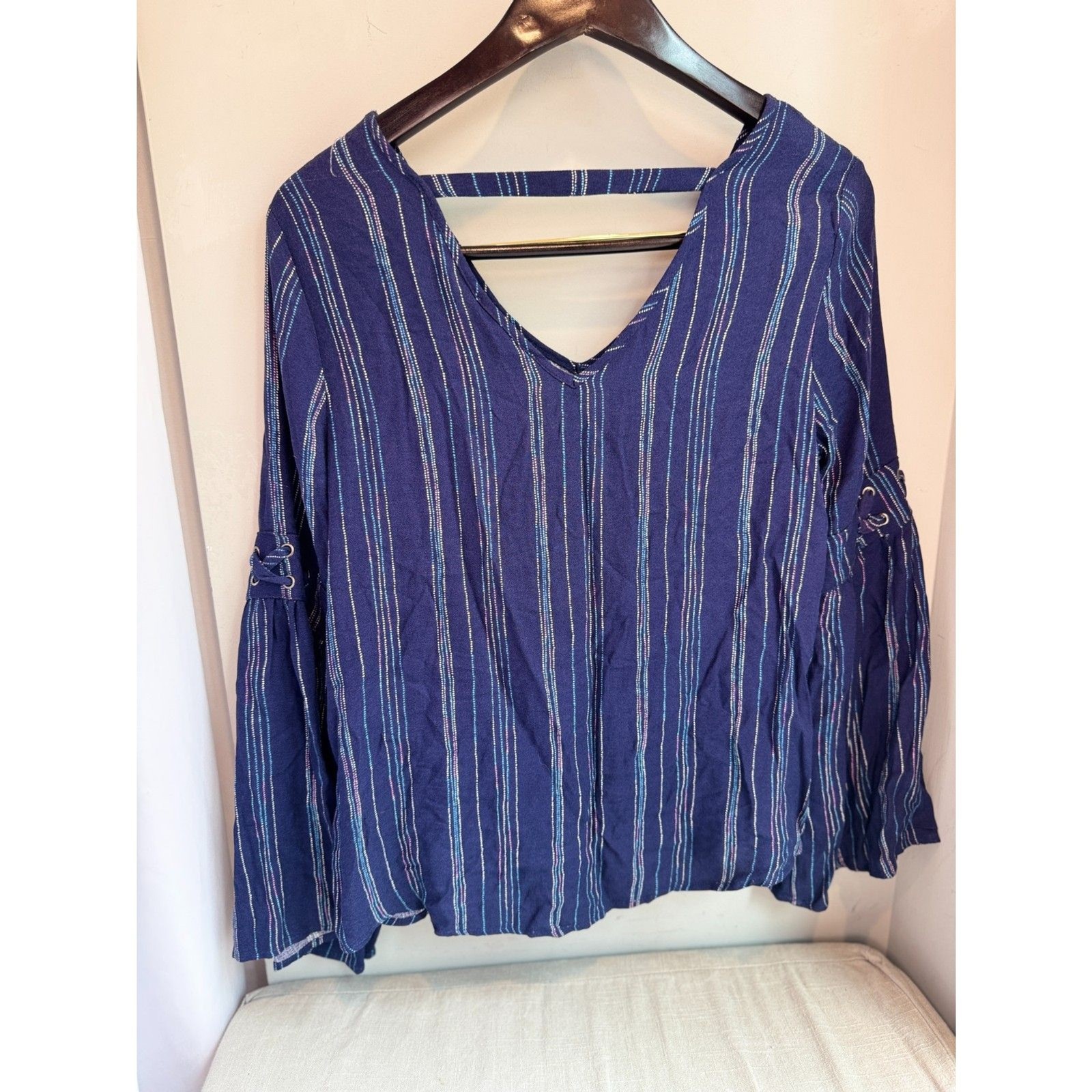 Pink Rose Women’s Medium Blue White Dot Stripe Rayon Long Sleeve V Neck Top