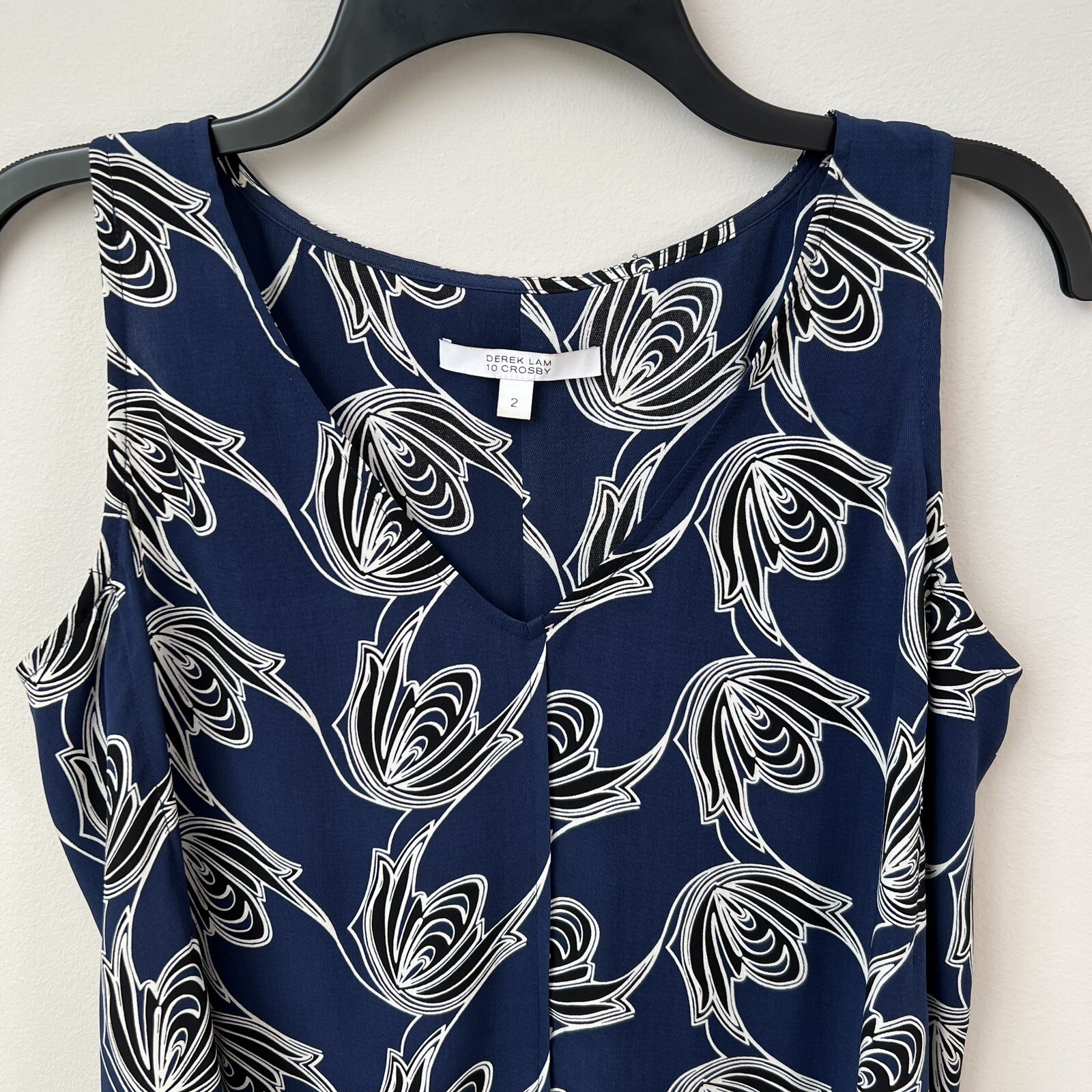 Derek Lam 10 Crosby 100% Silk Floral V-Neck Sleeveless Top Side Slits Blue 2