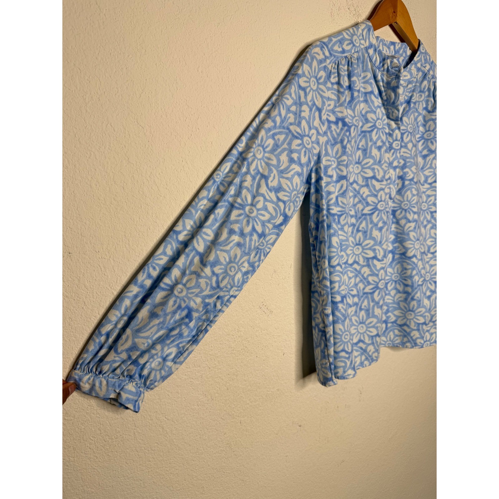 Johnnie-O Women Small Alana Woven Popover Blouse Blue Floral Long Sleeve Top S