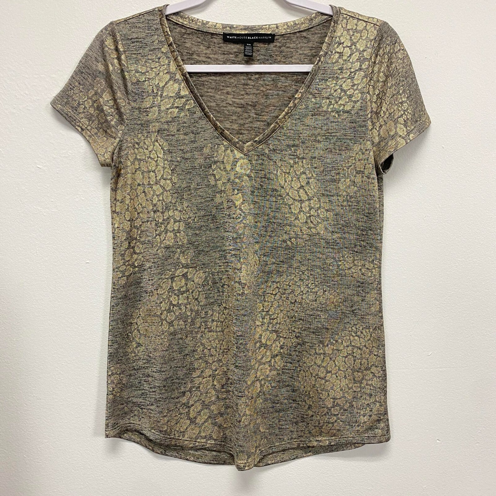 White House Black Market Metallic Print Tee Animal V-Neck Grey Gold Top size XS