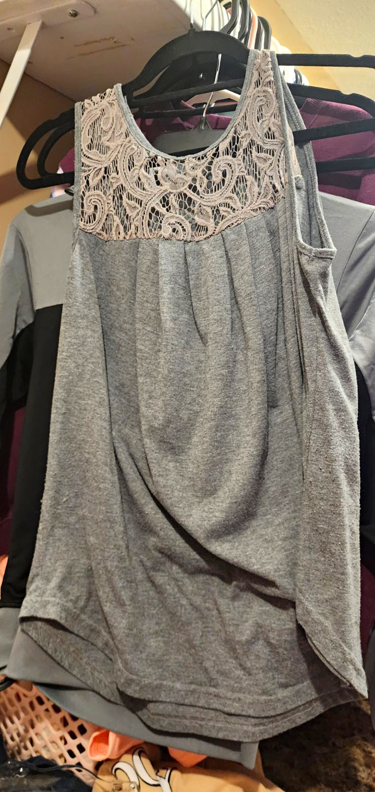 Women’s Gray Solid Lace Yoke Round Neck Sleeveless Pullover Tank Top L