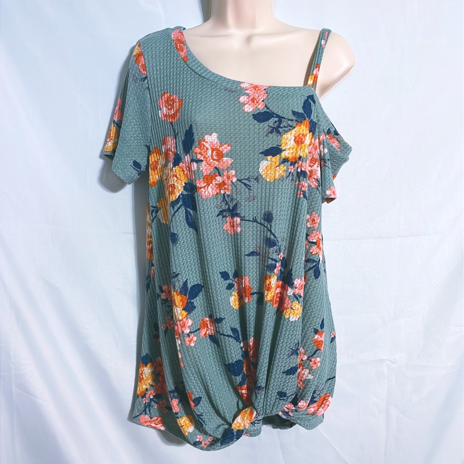 White Birch Cute Green Floral Top Size M