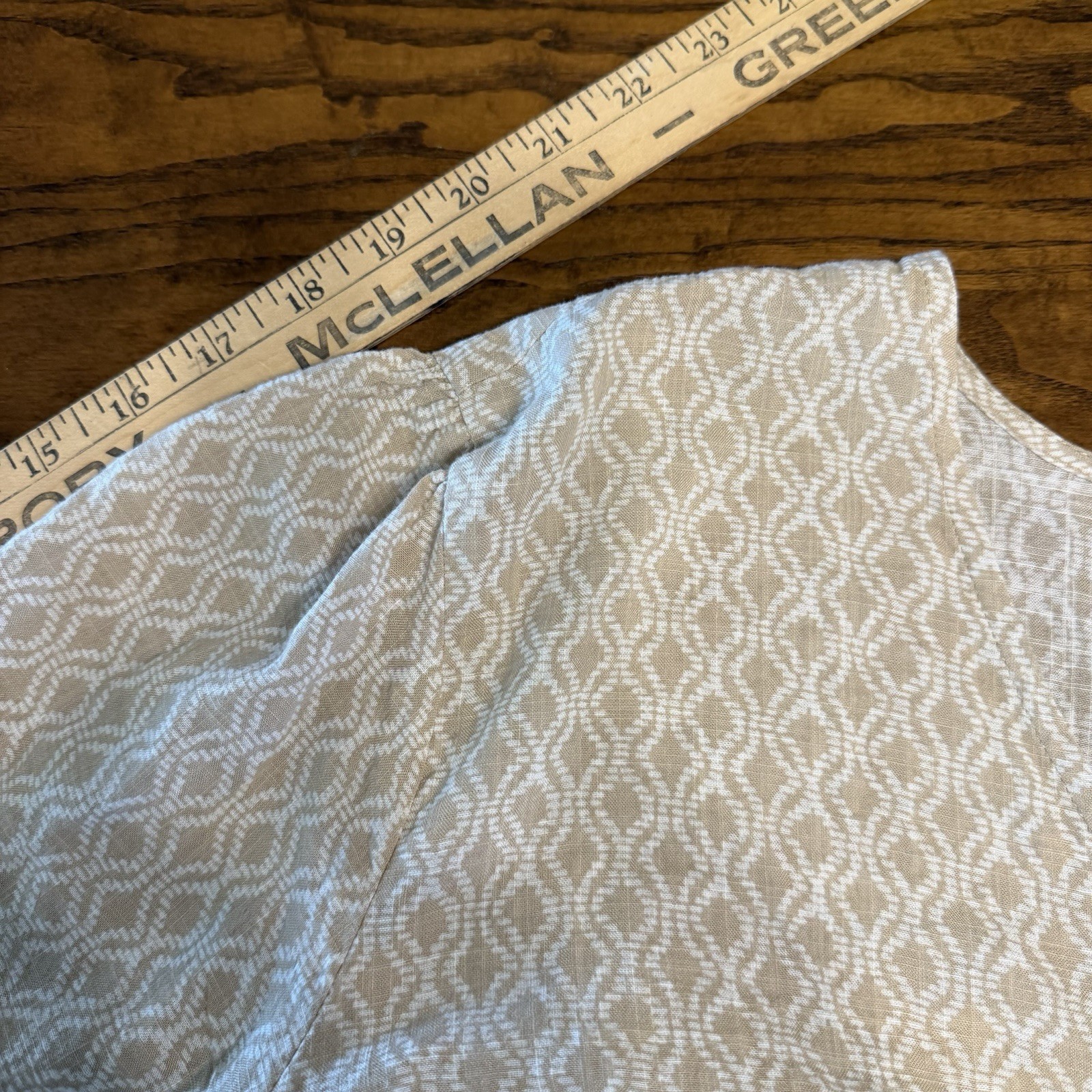 Liz Claiborne Neutral Geo Pattern 3/4 Sleeve Loop Front Button Front Blouse XL