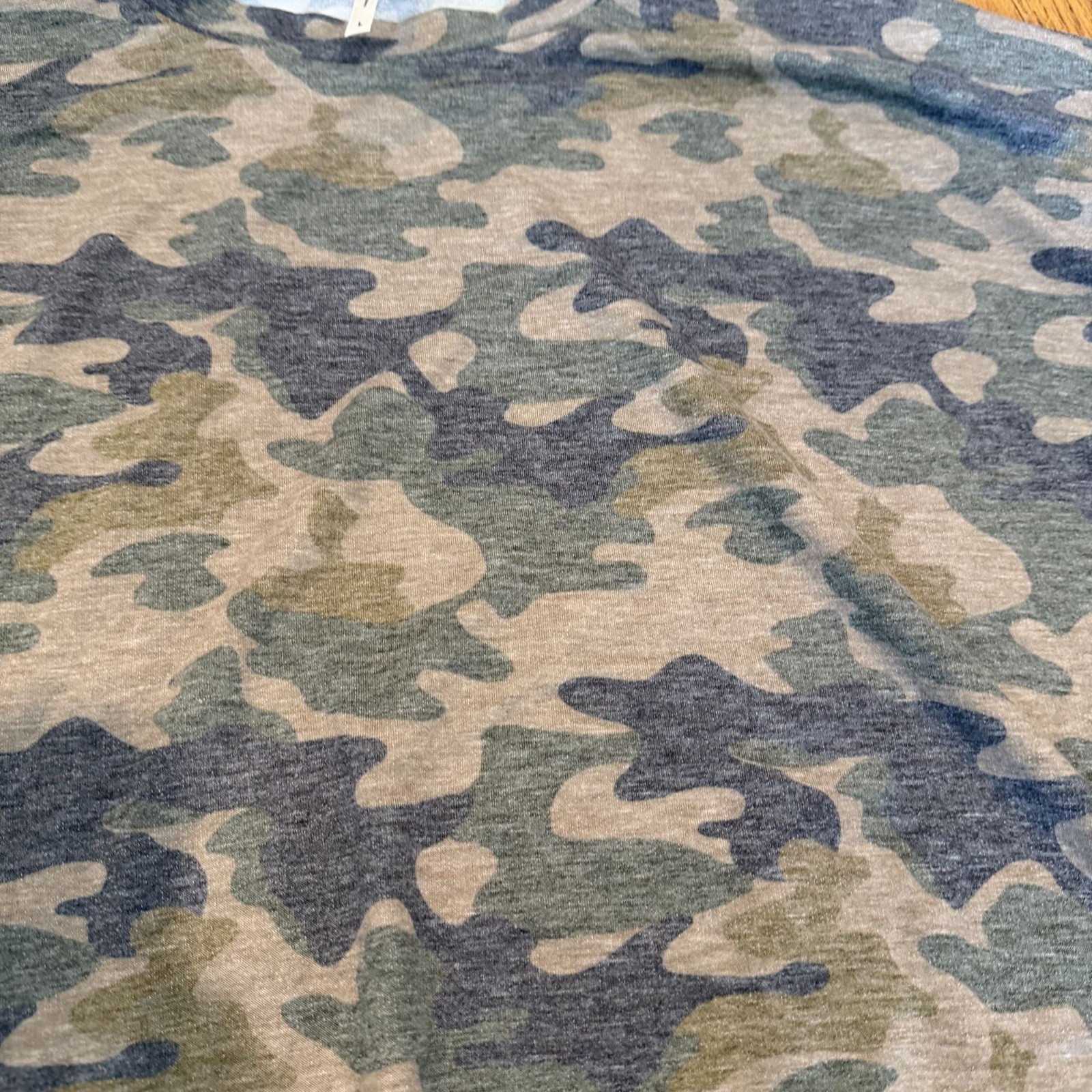 TRESICS WOMENS TENCIL CAMO CAMOFLAUGE T SHIRT NEW SIZE LARGE
