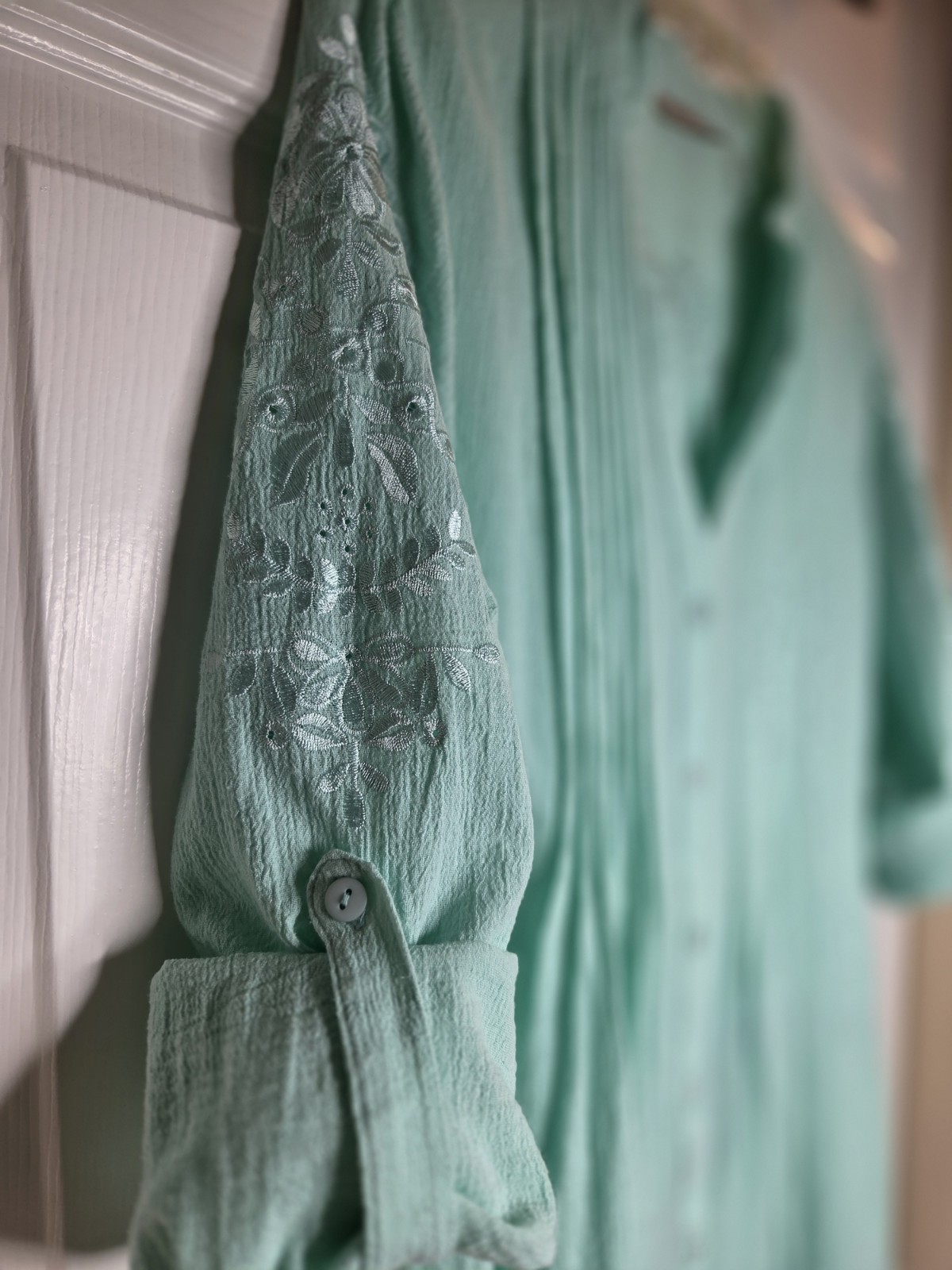 Soft Surroundings Cotton Women’s Med Mint Green Pleats, Roll Tab Long Blouse
