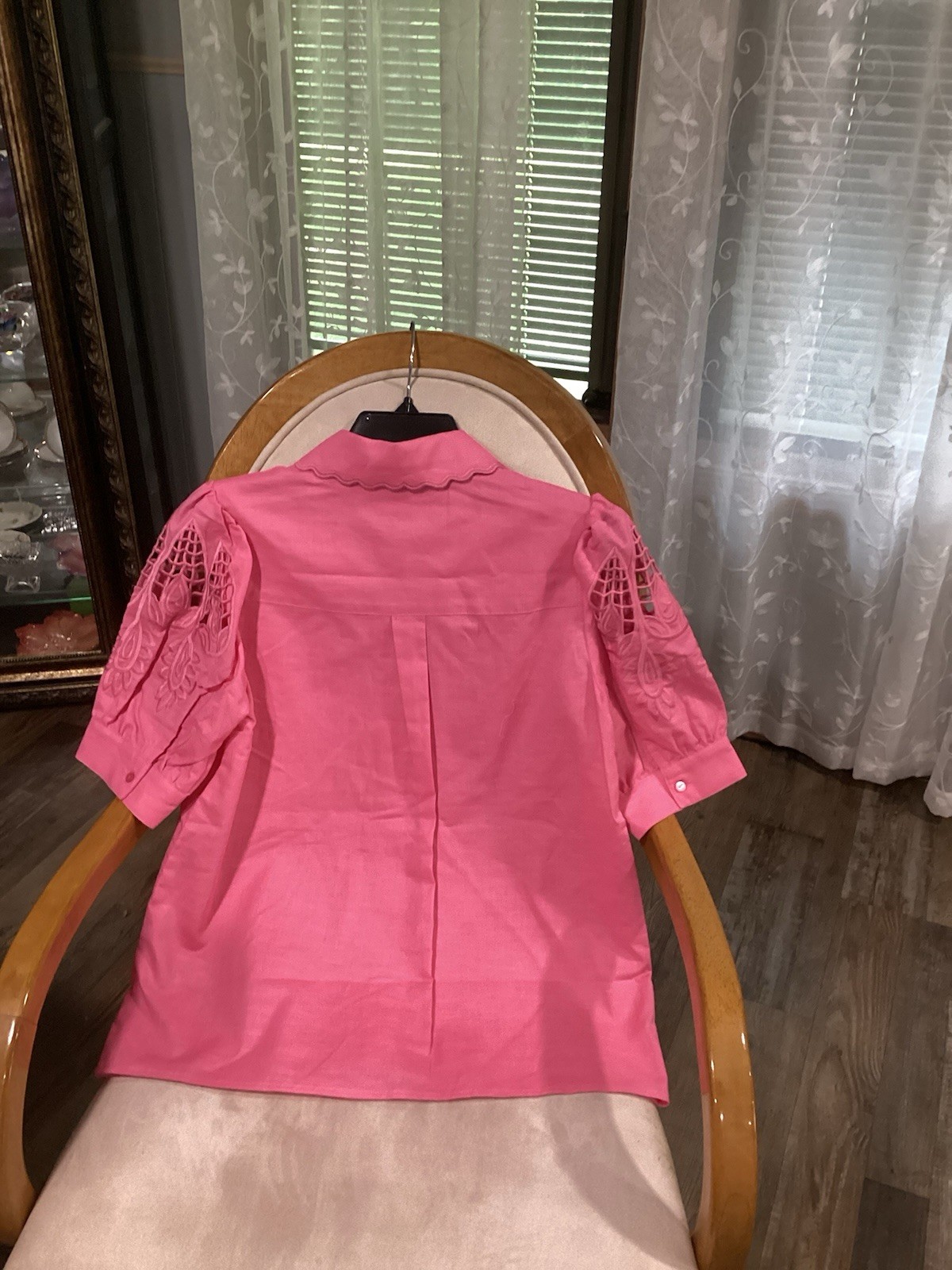 T Tahari Pink Embroidered Blouse Sz S **Beautiful* NWTGS