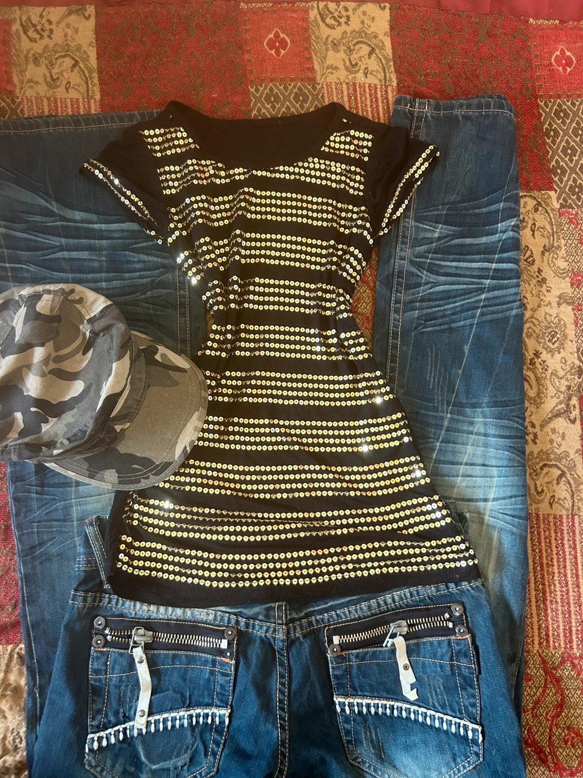 gold sequin y2k long t shirt 2000s vintage detail unique black gold club rave