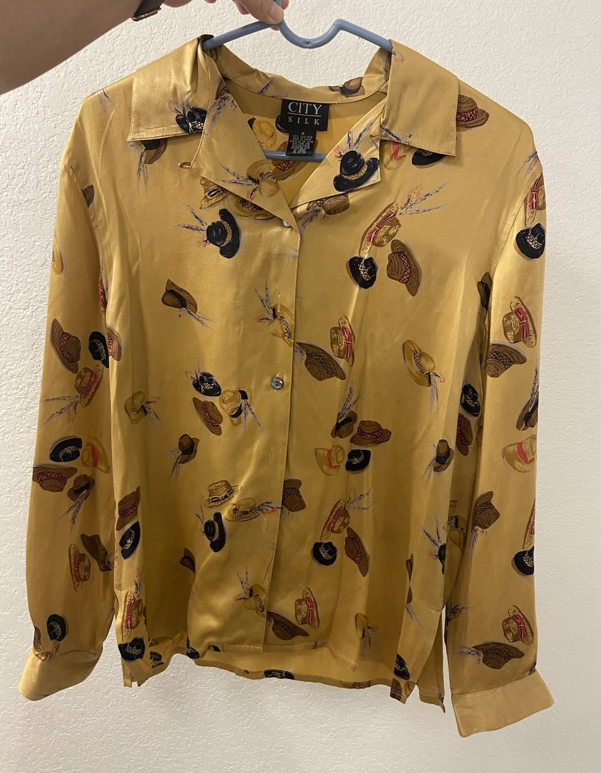 City Silk Women’s M Silk Satin Western Cowboy Hat Print Button-Down Blouse
