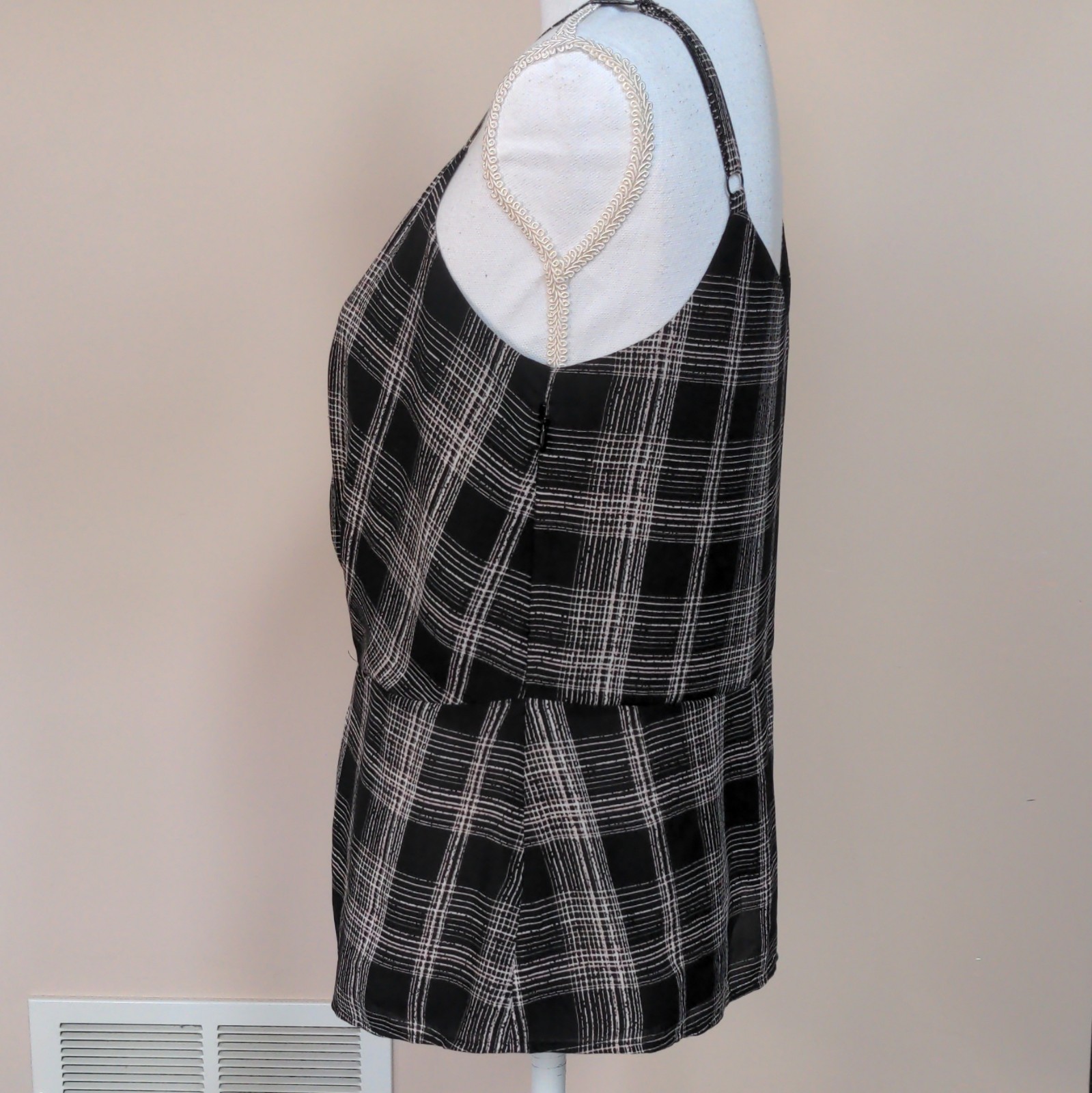 White House Black Market Women’s Black White Plaid V-Neck Cami Top 6