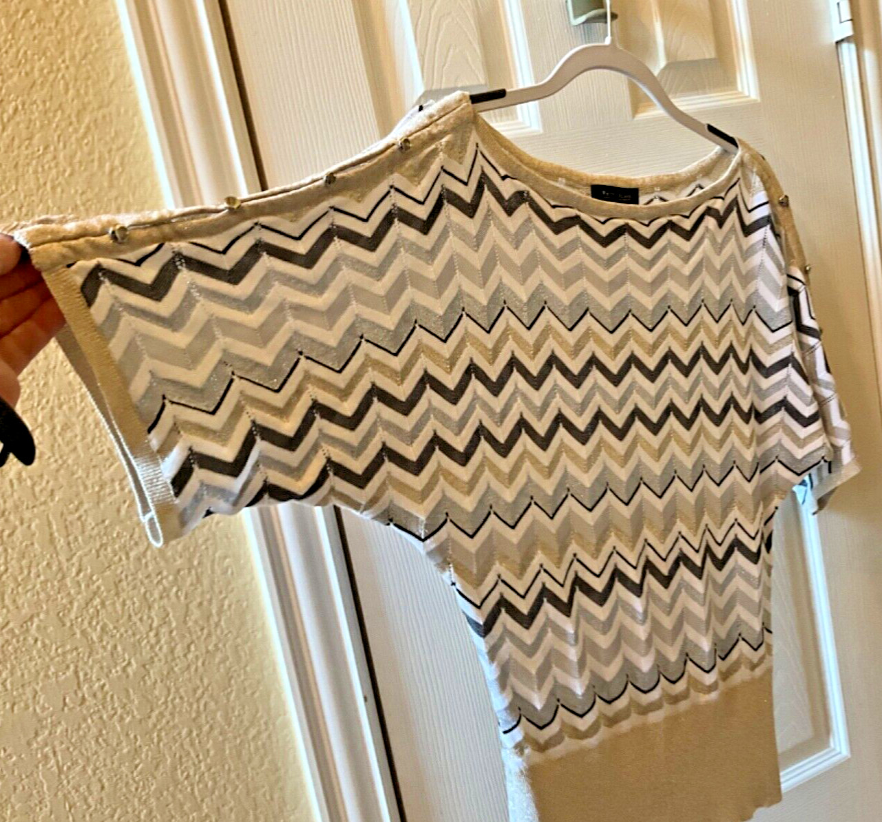 WHITE HOUSE BLACK MARKET Women Knit Top Sz S Silver Gold Metallic Gray Zig Zag
