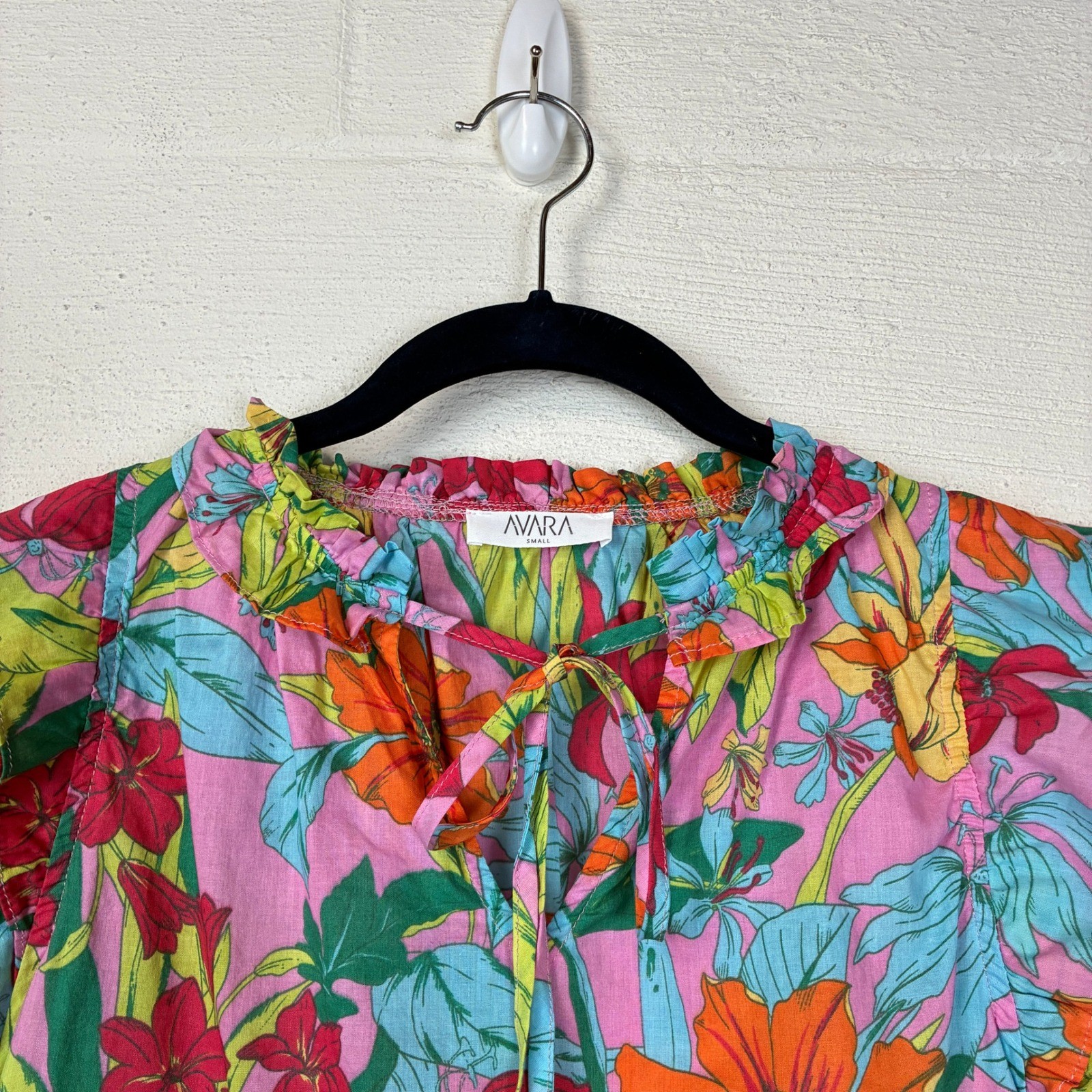 AVARA Womens Flutter Sleeve Floral Ruffle V-Neck Top Size S Resort Vacation