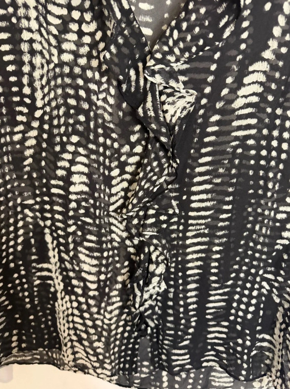 Chico’s 100% Silk Black & White Ruffle V-Neck 3/4 Sleeve Blouse Size Small