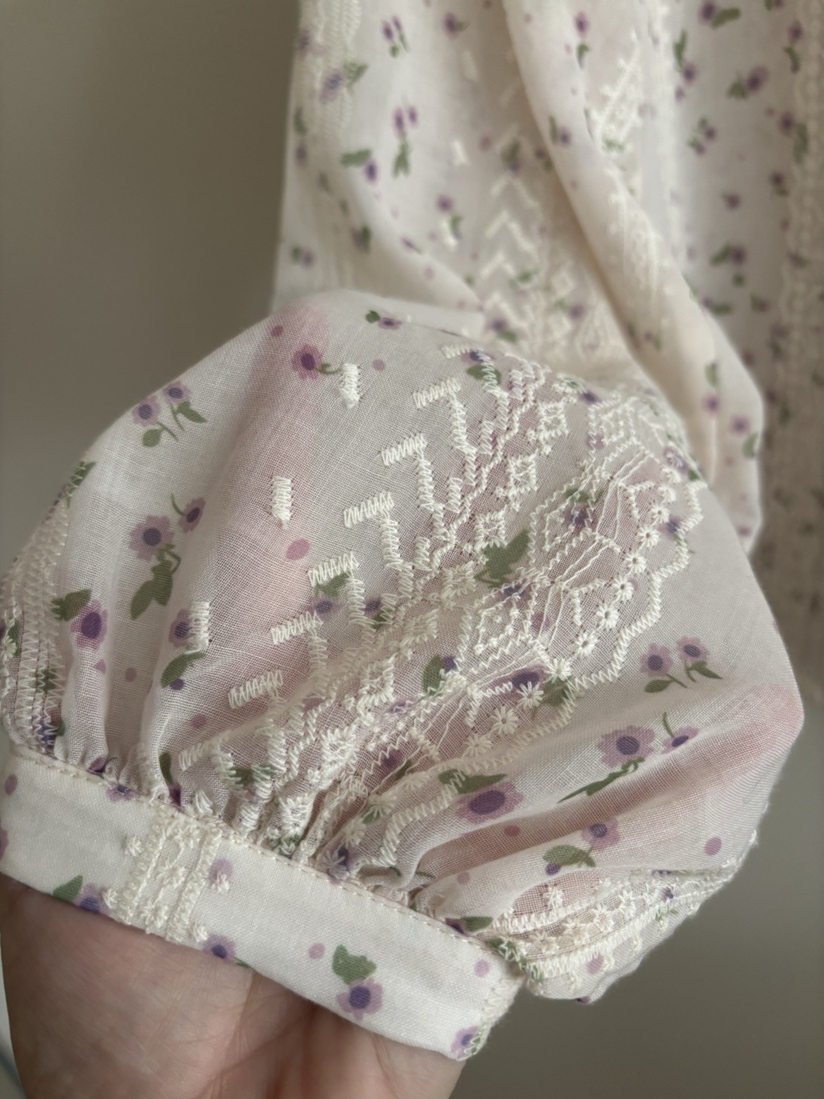 Embroidered Ivory Floral Bubble Sleeve Eyelet Cottage Core Boho Tassel Tie Med