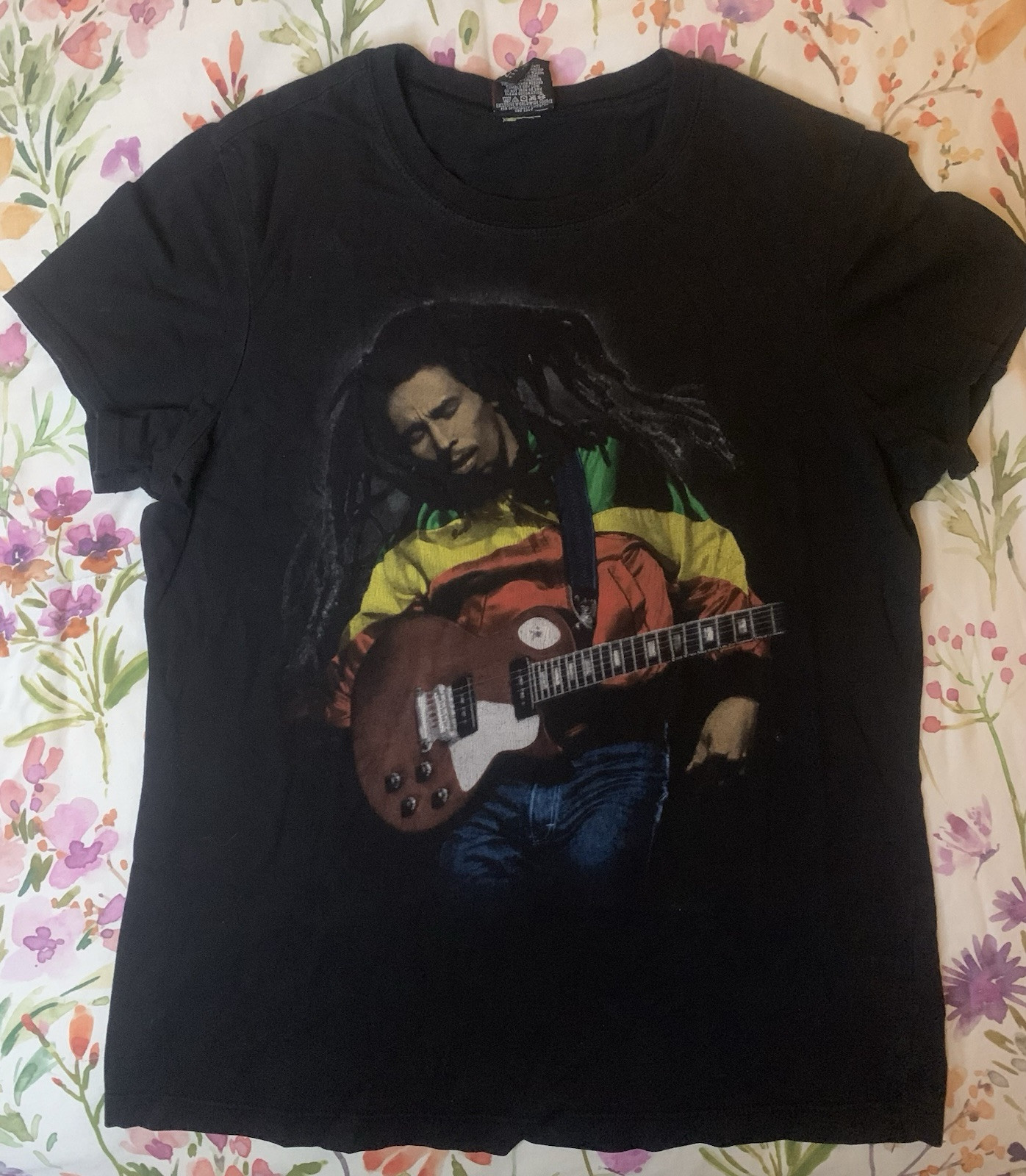 Bob Marley with Guitar Rasta Colors Reggae M Black T Shirt Womens Zion Rootswear