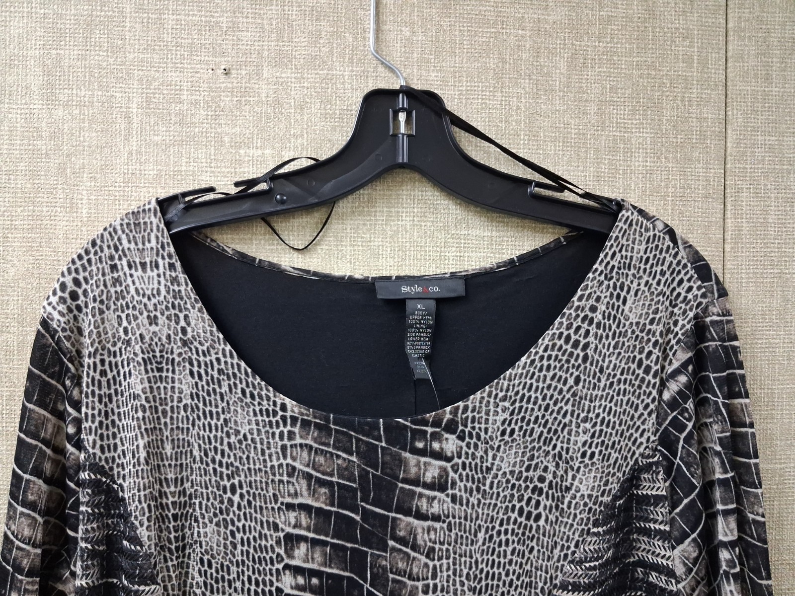Style Co Tunic Top Woman’s Size XL Alligator Black White 3/4 Sleeve Lined Friled