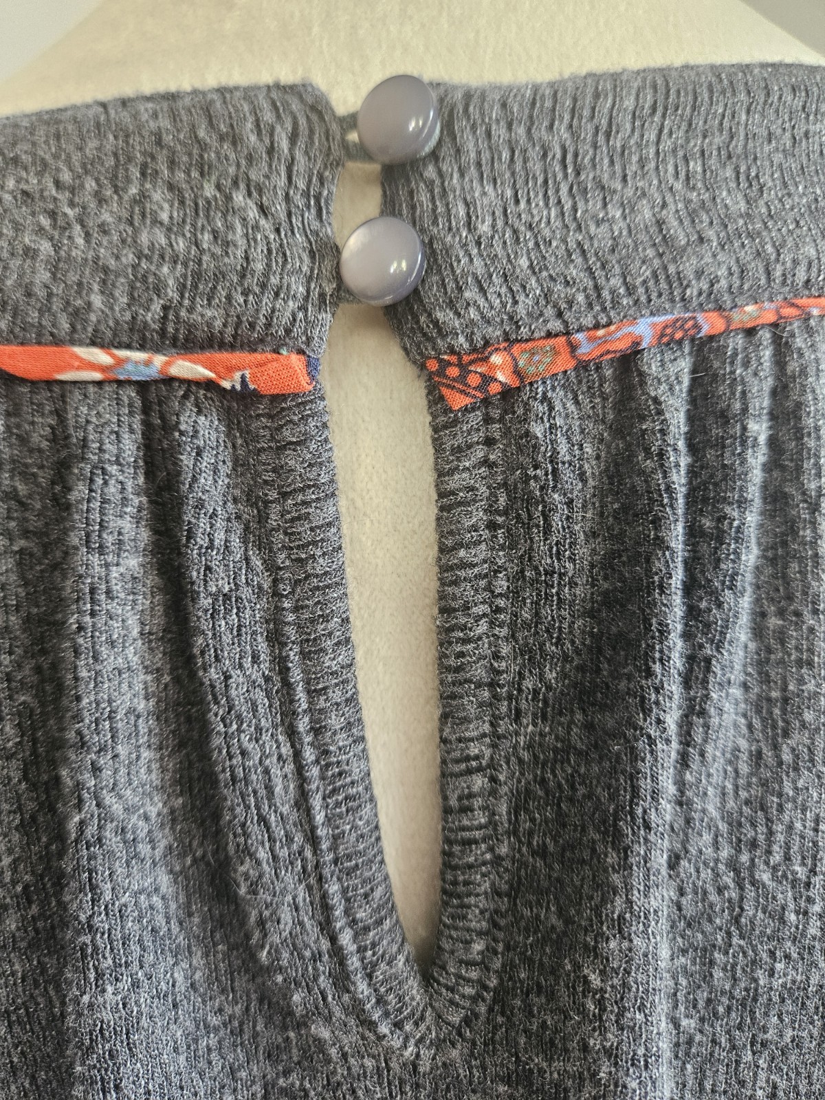 THML Boho Charcoal Gray Knit Top Crushed Velvet Bell Sleeve Floral Trim Size M